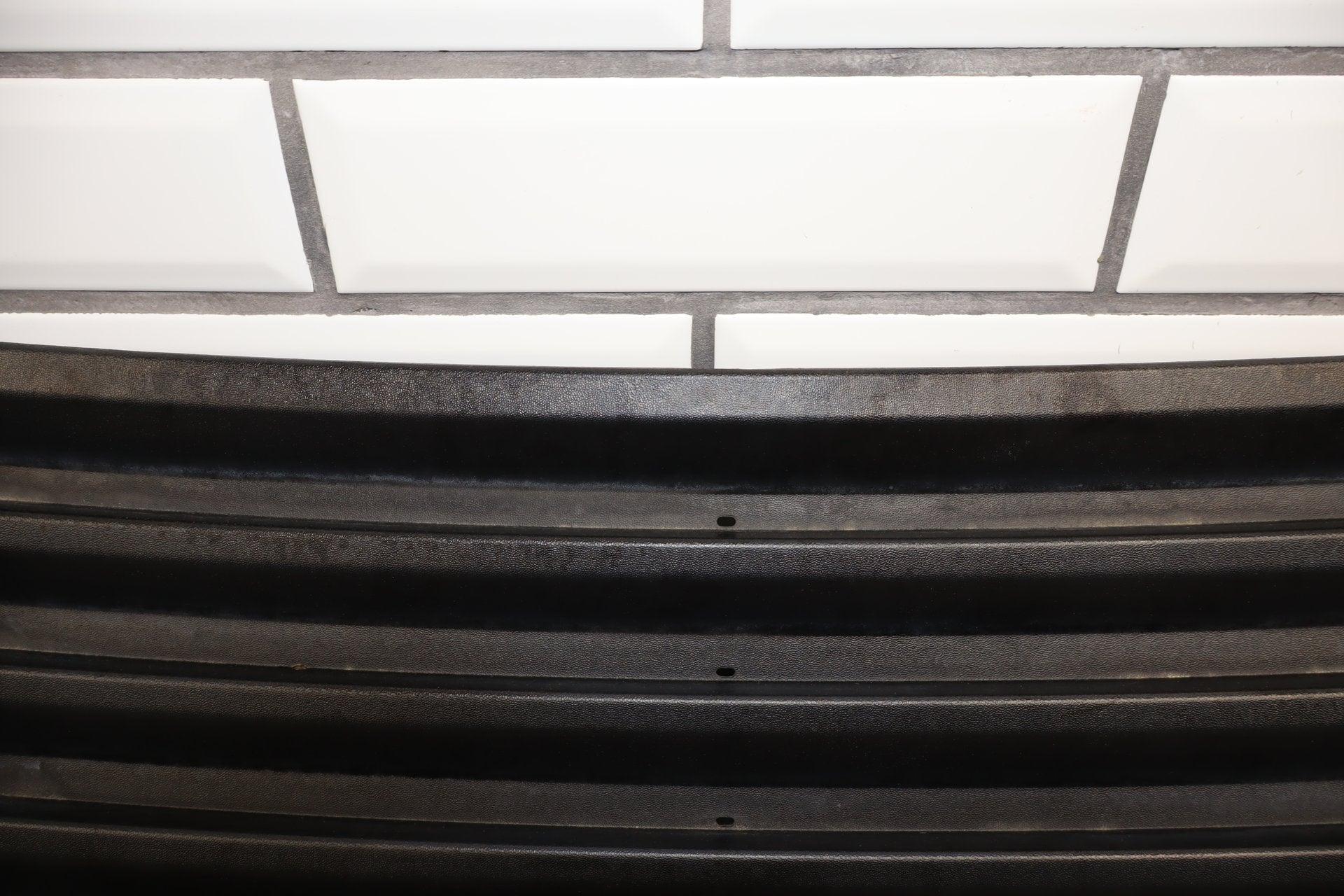 2003-2009 Hummer H2 Upper Hood Grille- No Handles