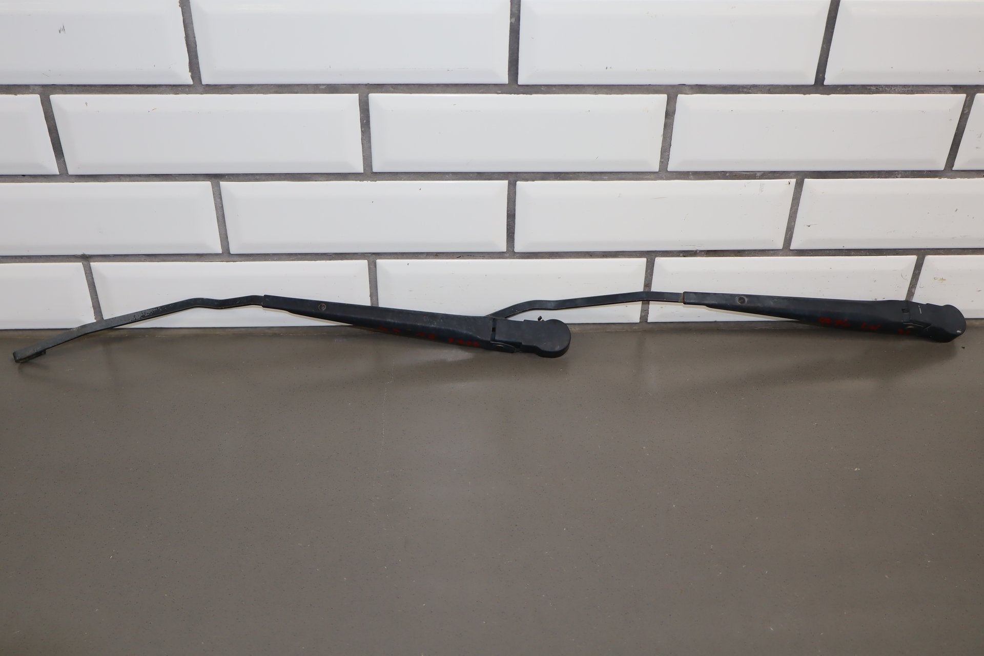 2003-2009 Hummer H2- Wiper Arm Pair