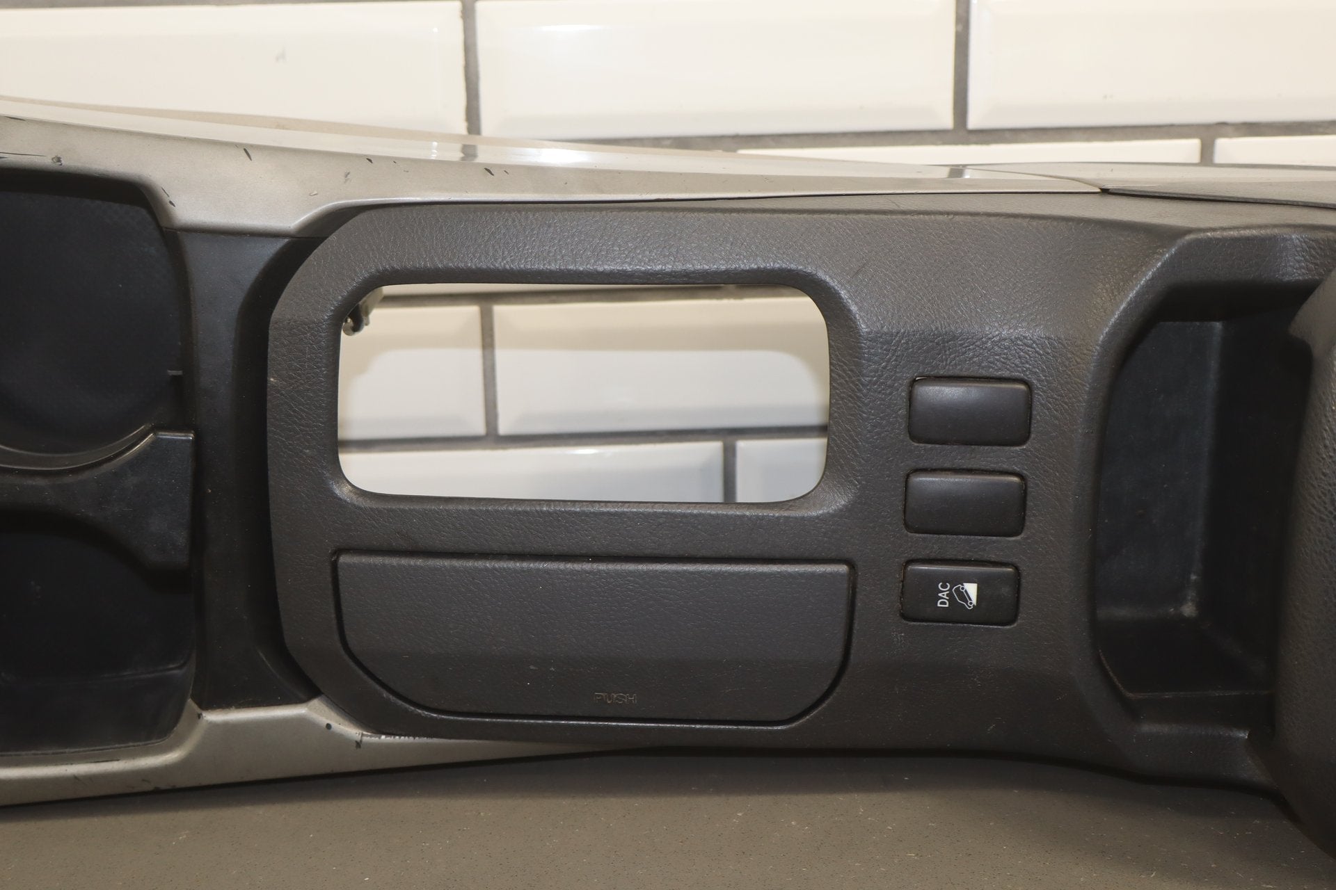 2003-2009 Toyota 4Runner Centre Console Taupe 42
