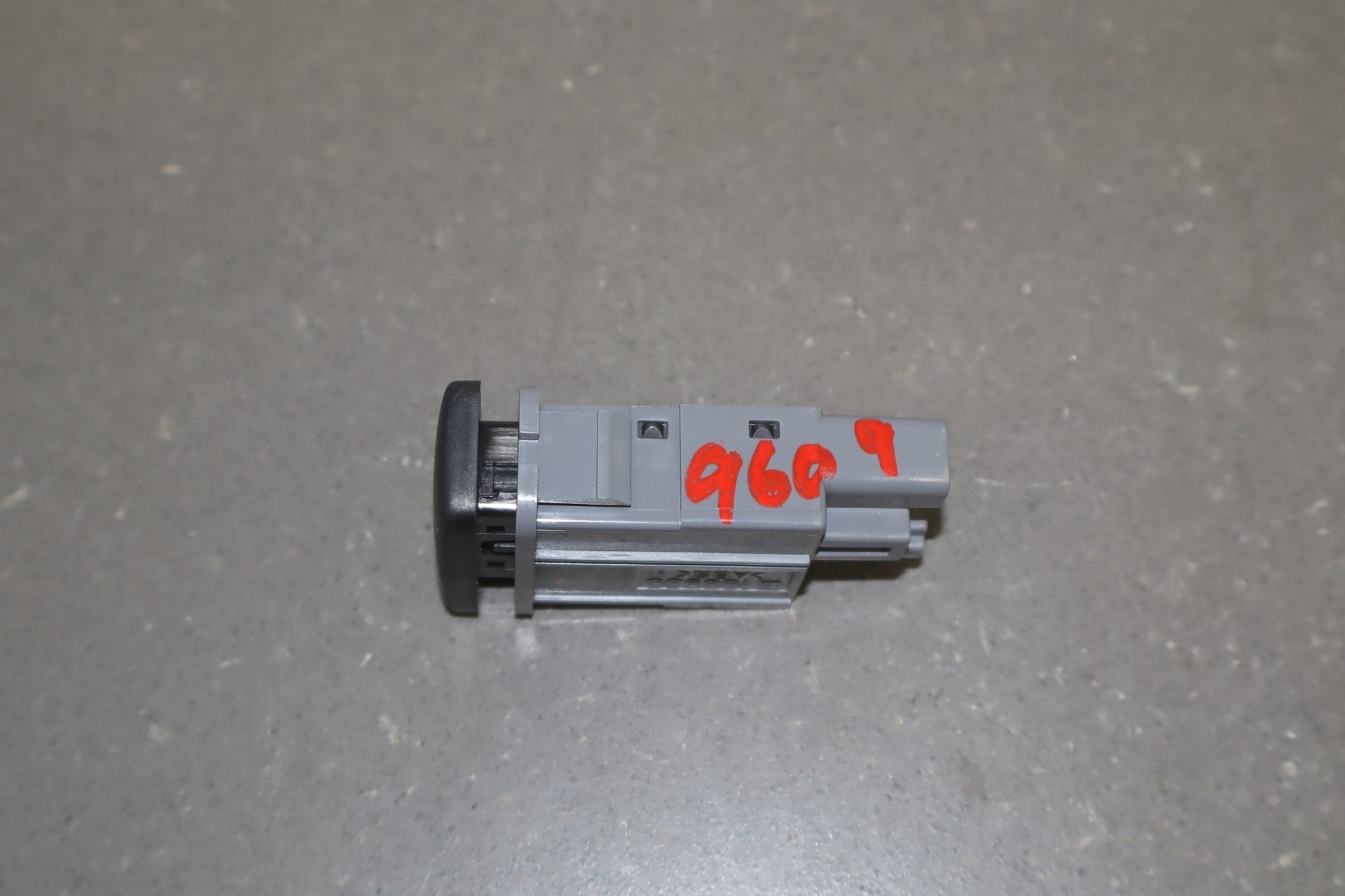 2003-2009 Toyota 4Runner N210- Transfer Case Locking Switch