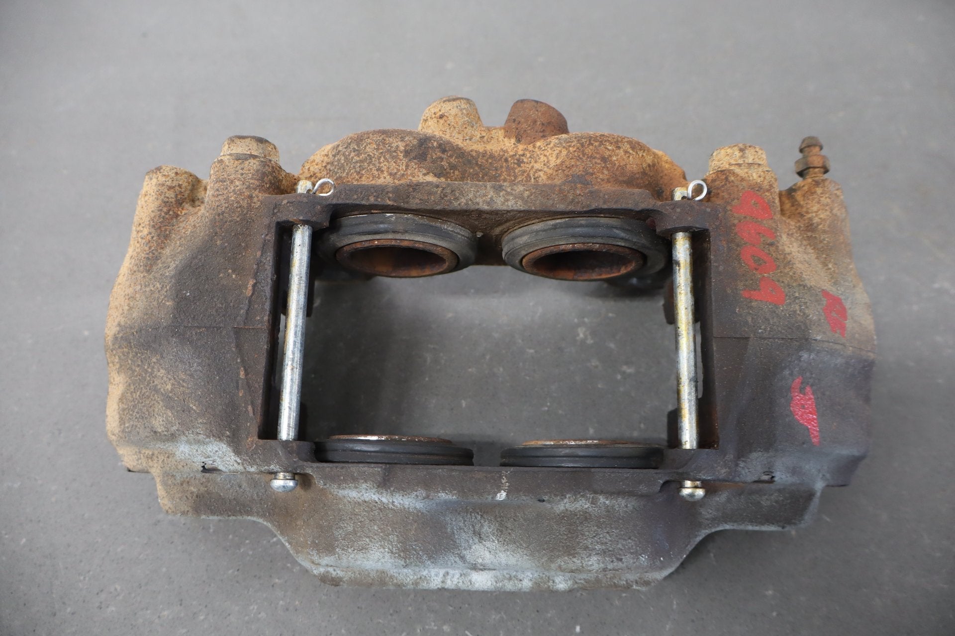 2003-2009 Toyota 4runner Pair- Front Calipers WG Casting