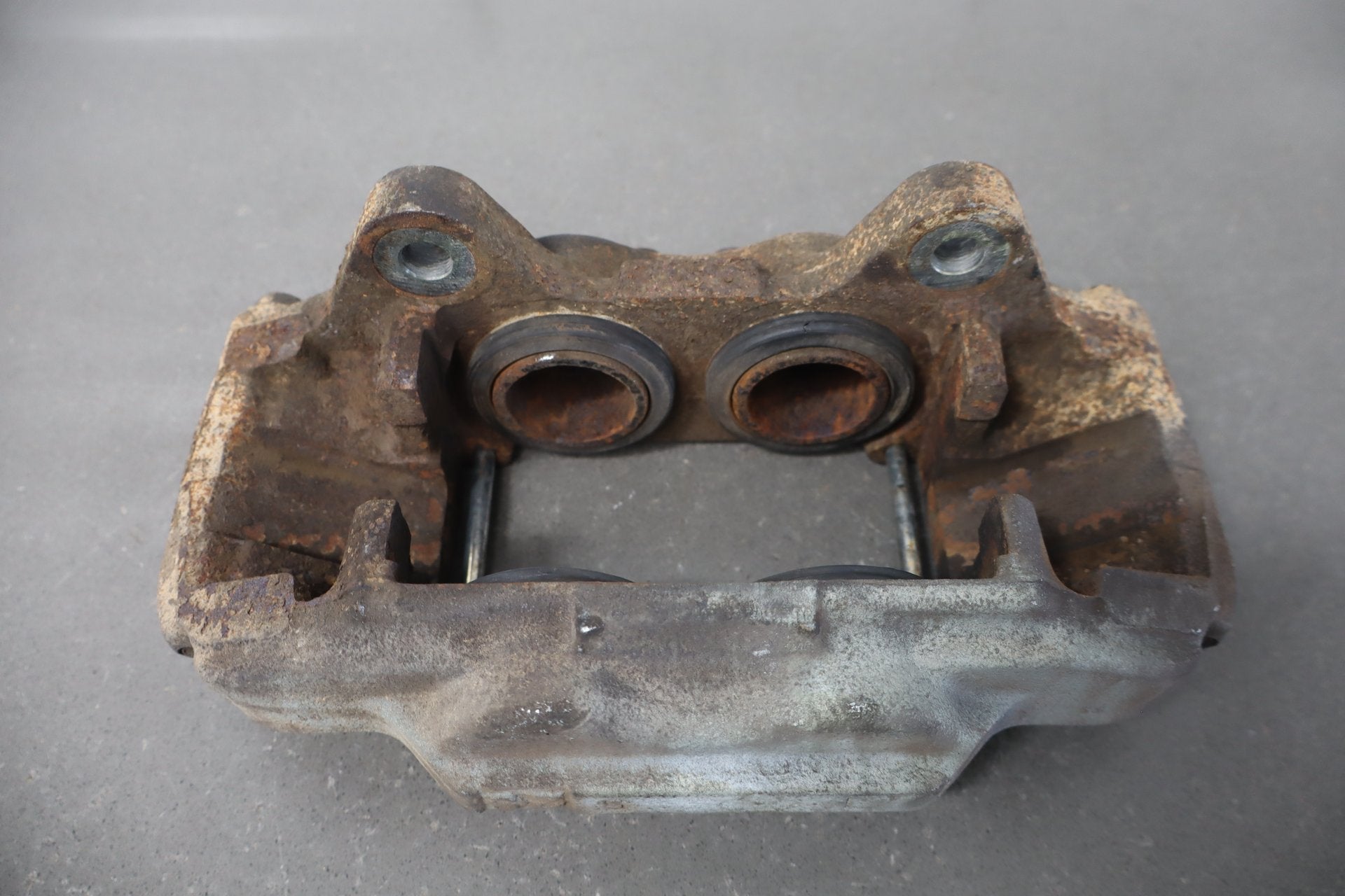 2003-2009 Toyota 4runner Pair- Front Calipers WG Casting