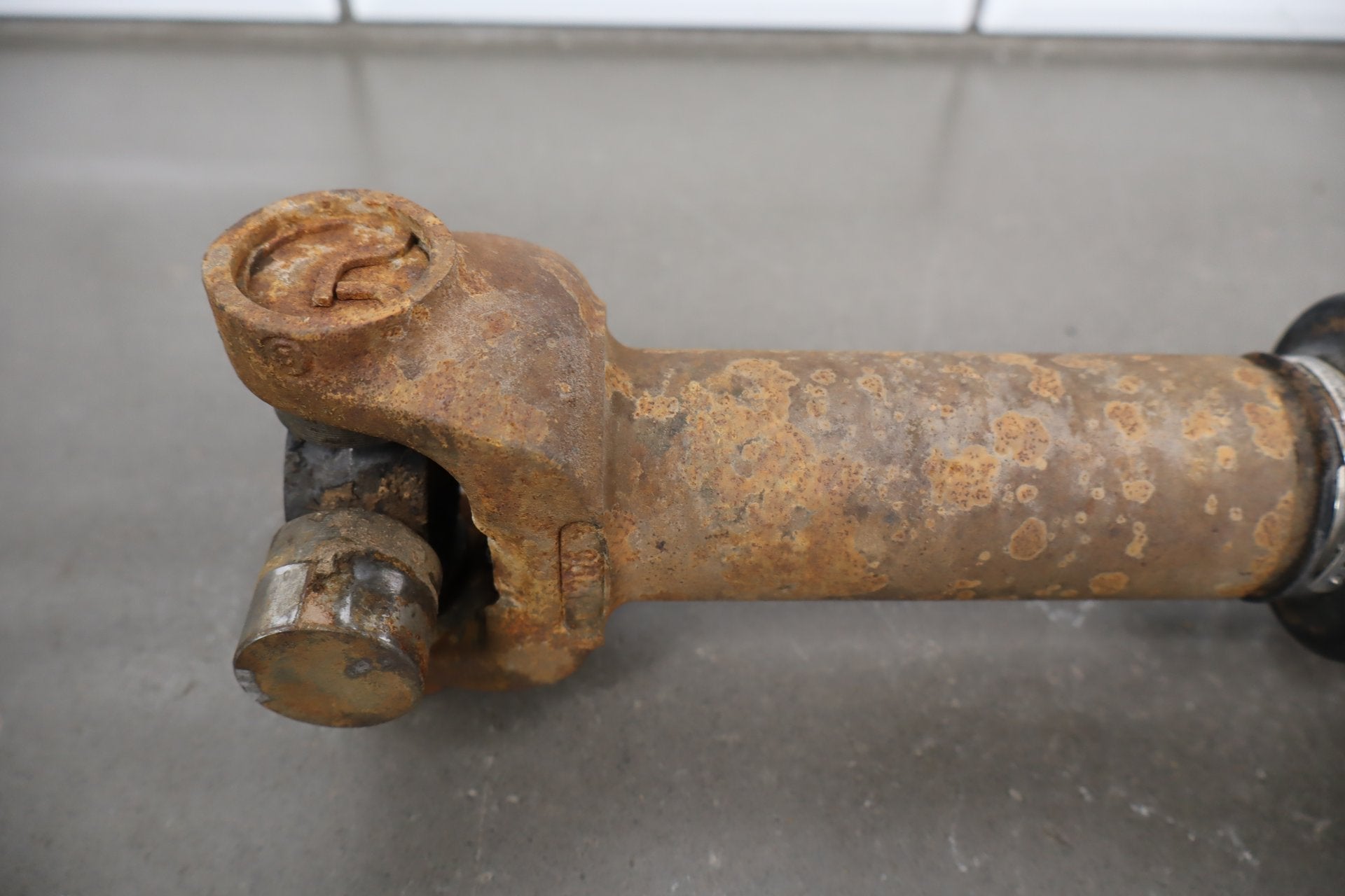 2003-2010 Ford F-350 Super Duty Front Drive Shaft 5C3Z4A376F OEM