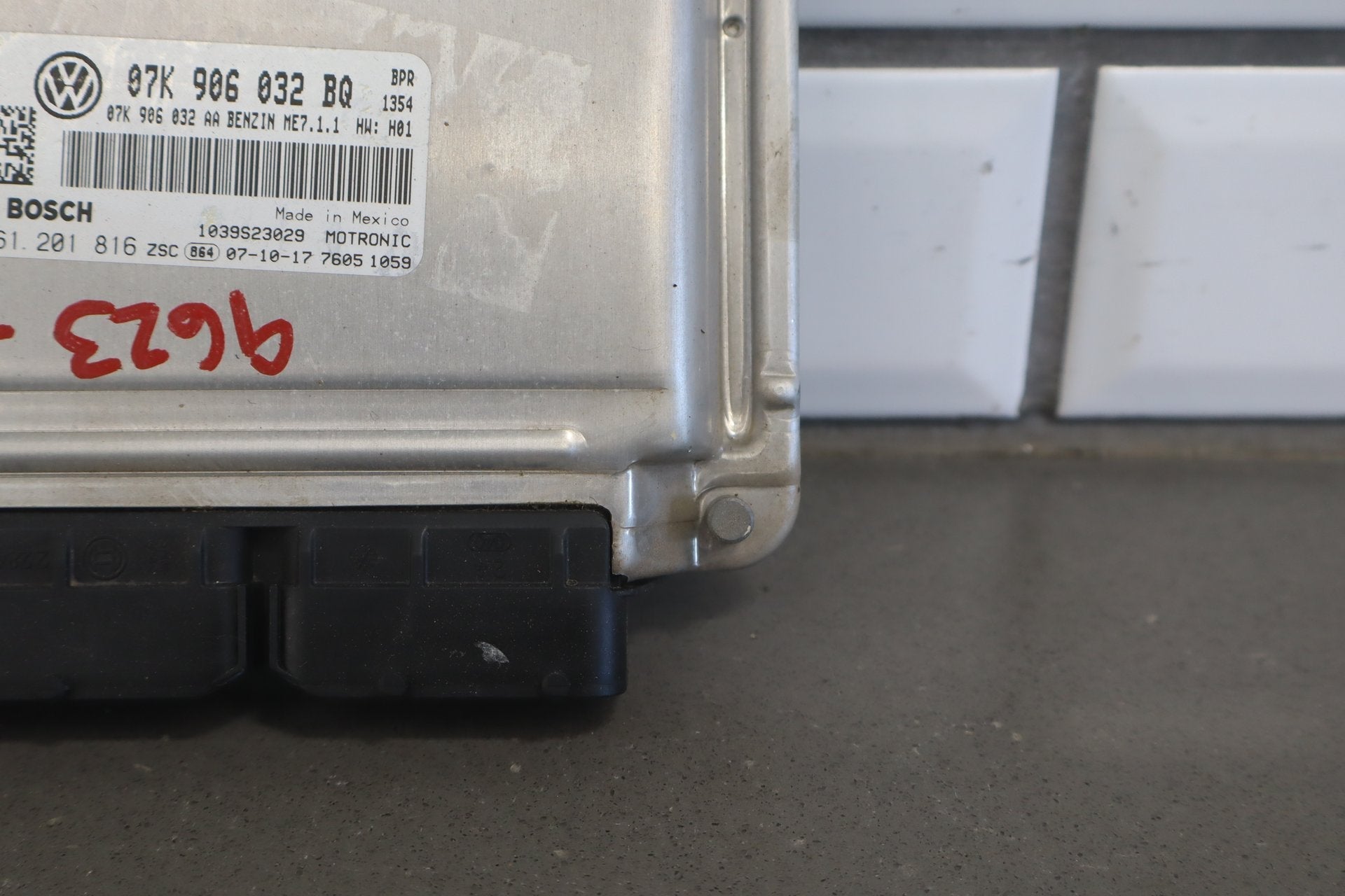 2003-2010 Volkswagen Beetle 2.5LL Gasoline Engine Computer