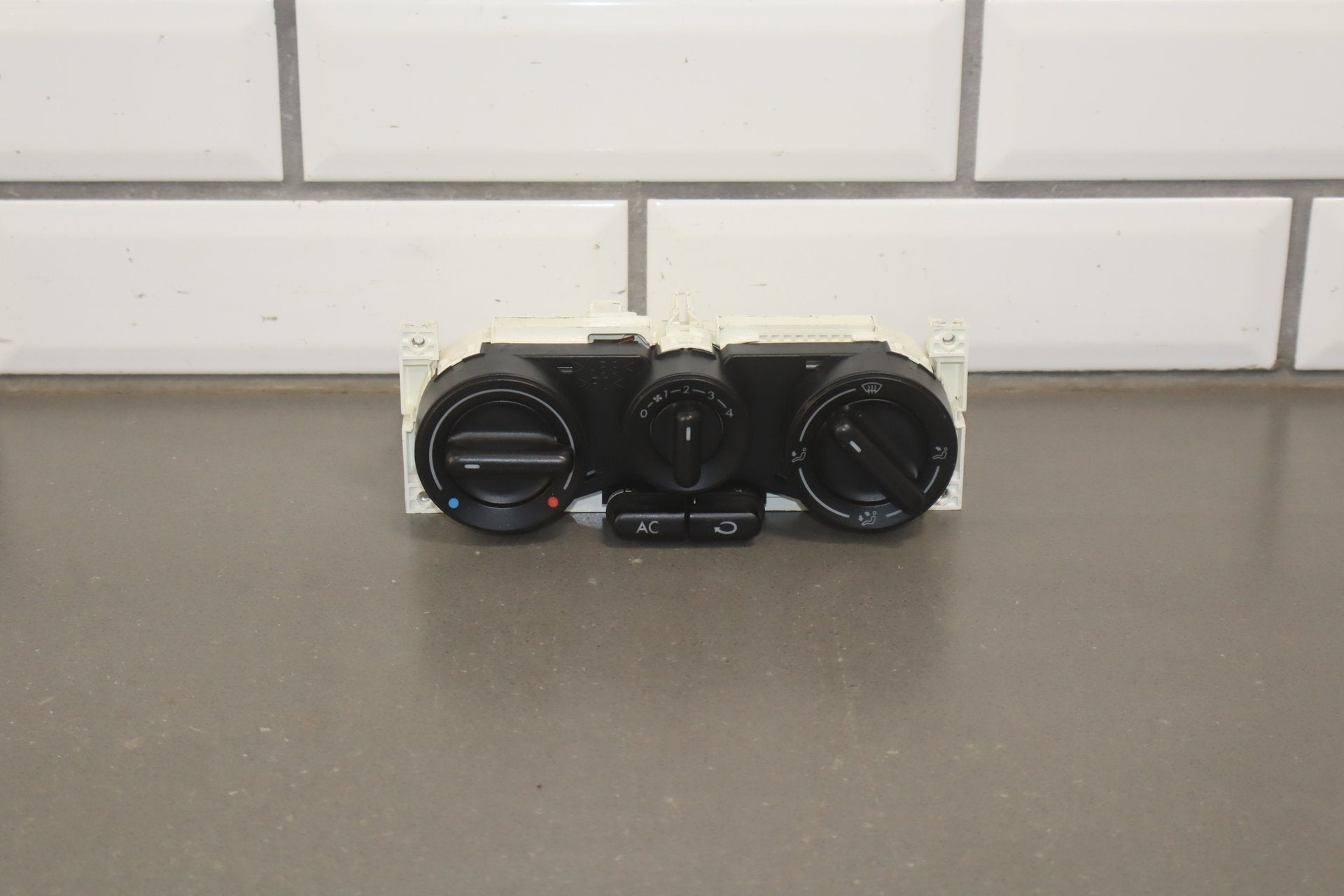 2003-2010 Volkswagen Beetle Climate Control OEM