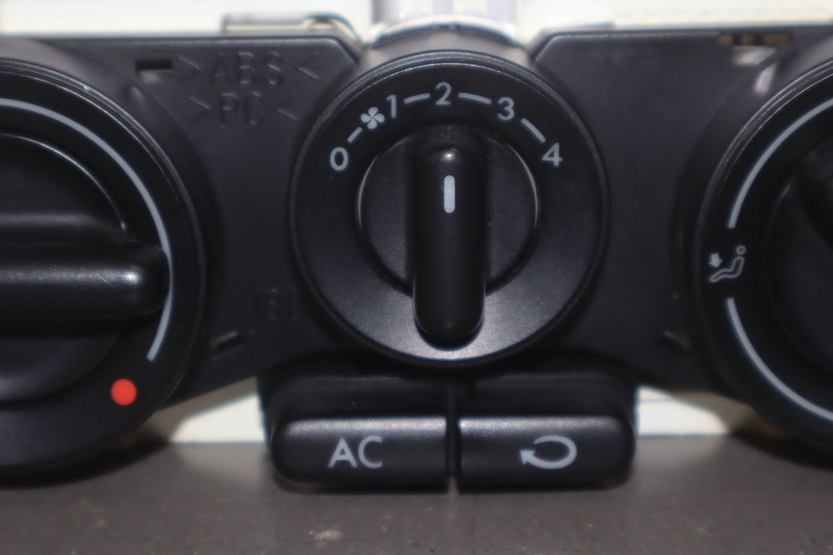 2003-2010 Volkswagen Beetle Climate Control OEM