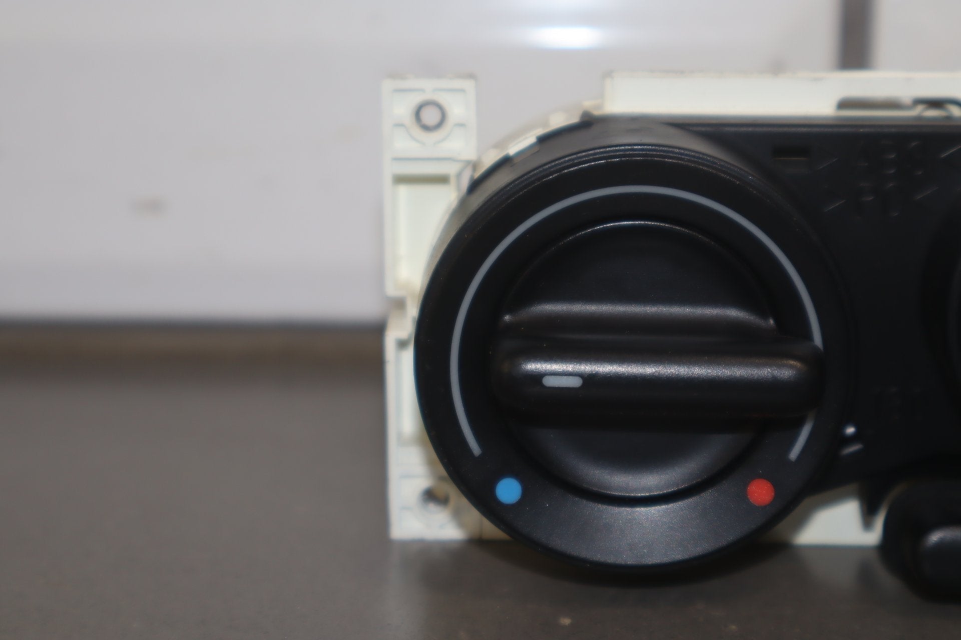 2003-2010 Volkswagen Beetle Climate Control OEM