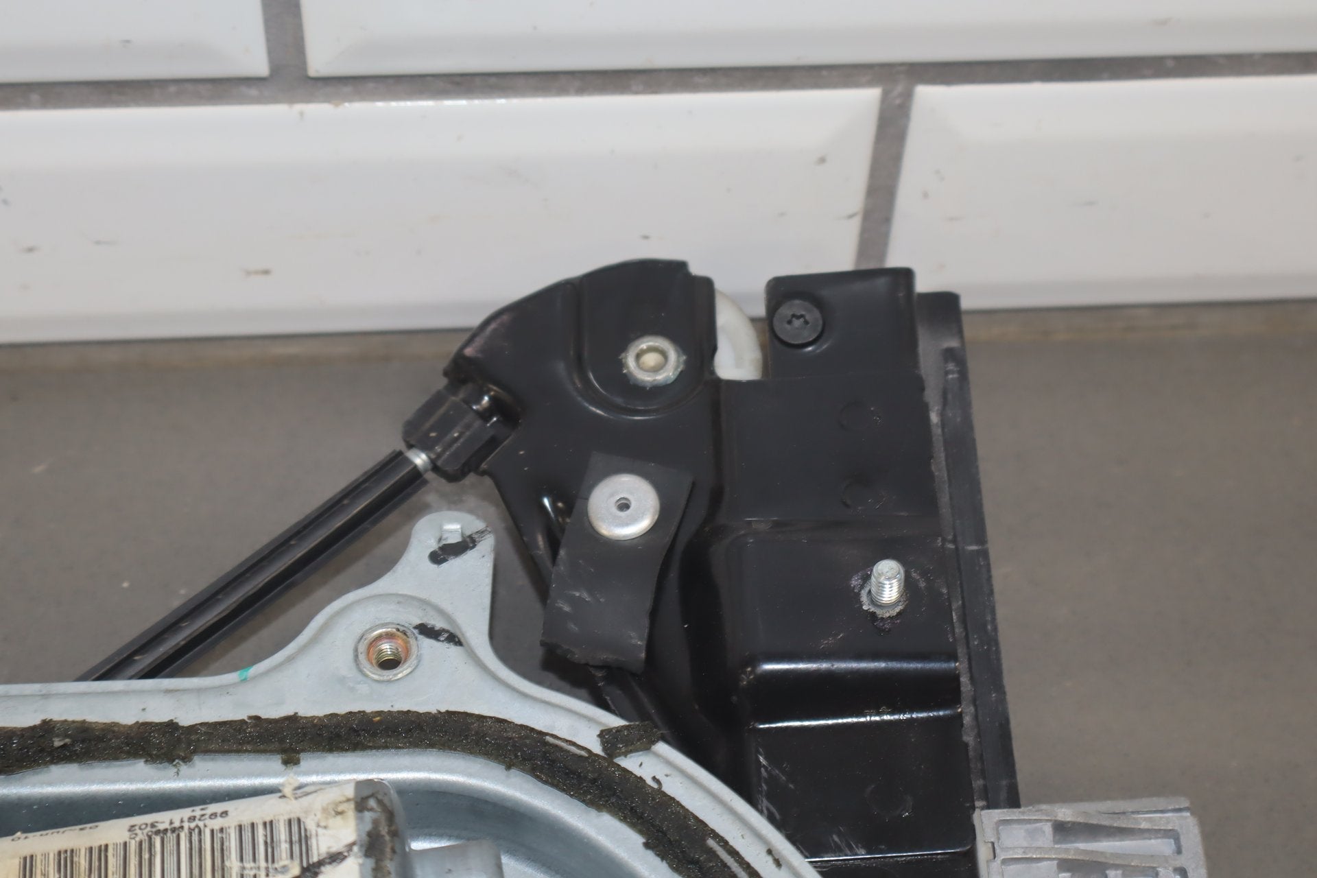 2003-2010 Volkswagen Beetle Convertible Left Front Door Regulator OEM