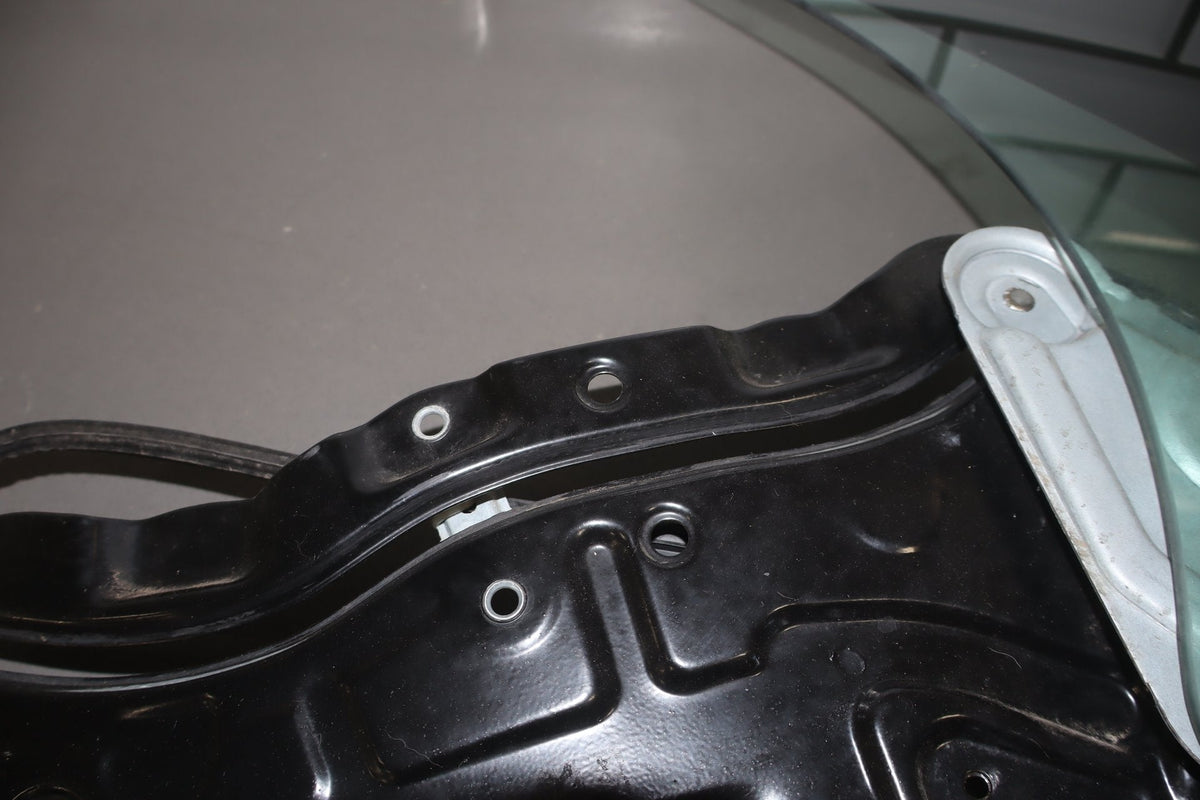 2003-2010 Volkswagen Beetle Convertible Right Quarter Window Glass/Regulator