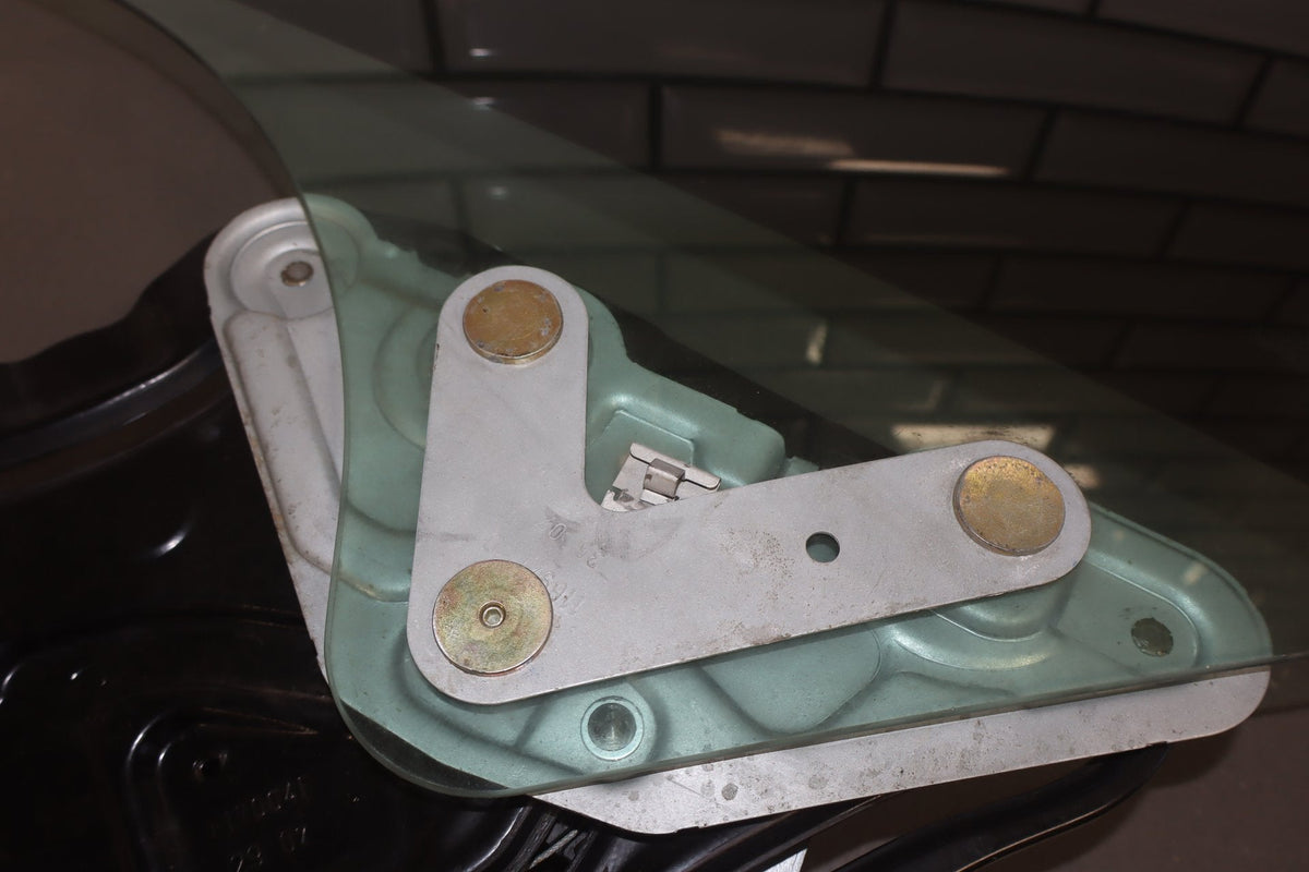 2003-2010 Volkswagen Beetle Convertible Right Quarter Window Glass/Regulator