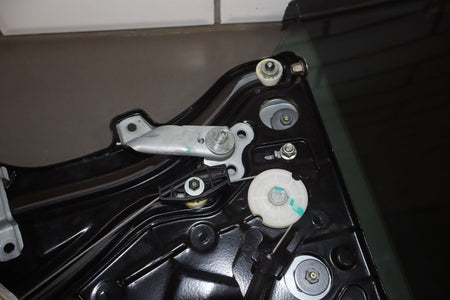 2003-2010 Volkswagen Beetle Convertible Right Quarter Window Glass/Regulator