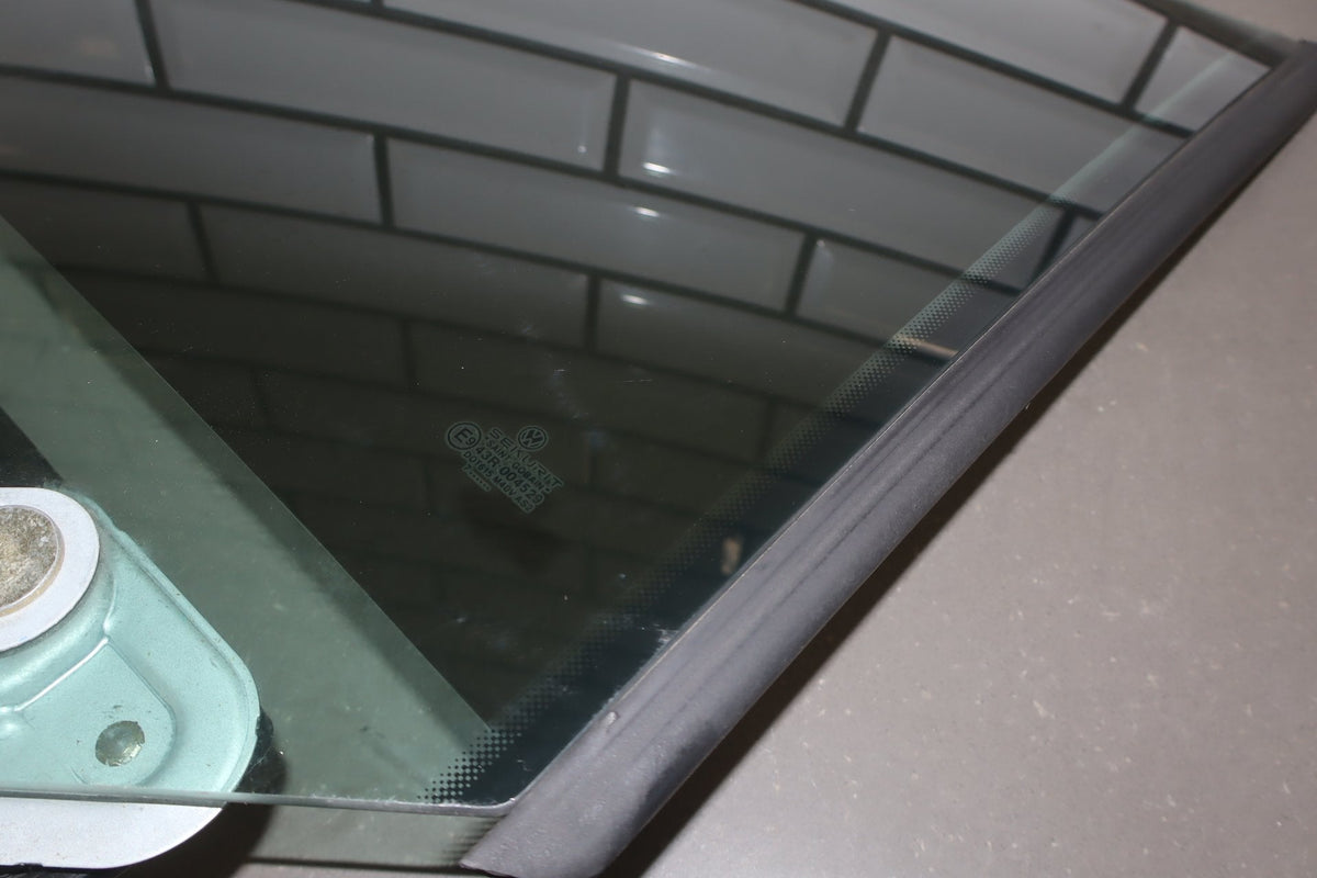 2003-2010 Volkswagen Beetle Convertible Right Quarter Window Glass/Regulator