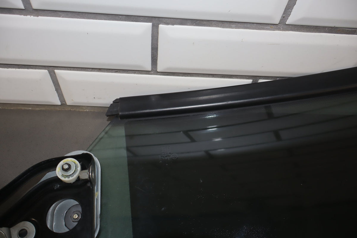 2003-2010 Volkswagen Beetle Convertible Right Quarter Window Glass/Regulator