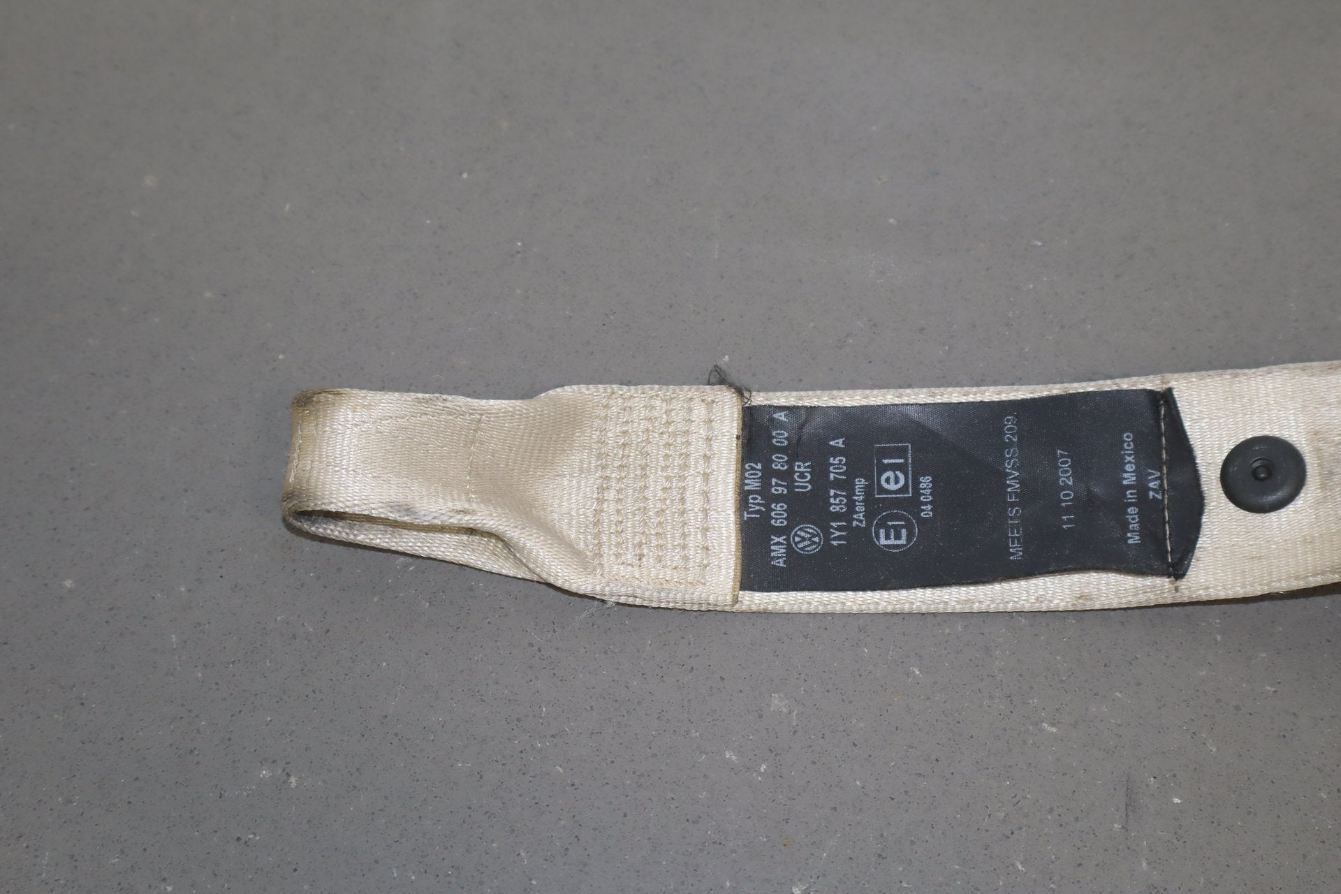 2003-2010 Volkswagen Beetle SE Left Front Seat Belt Black LN