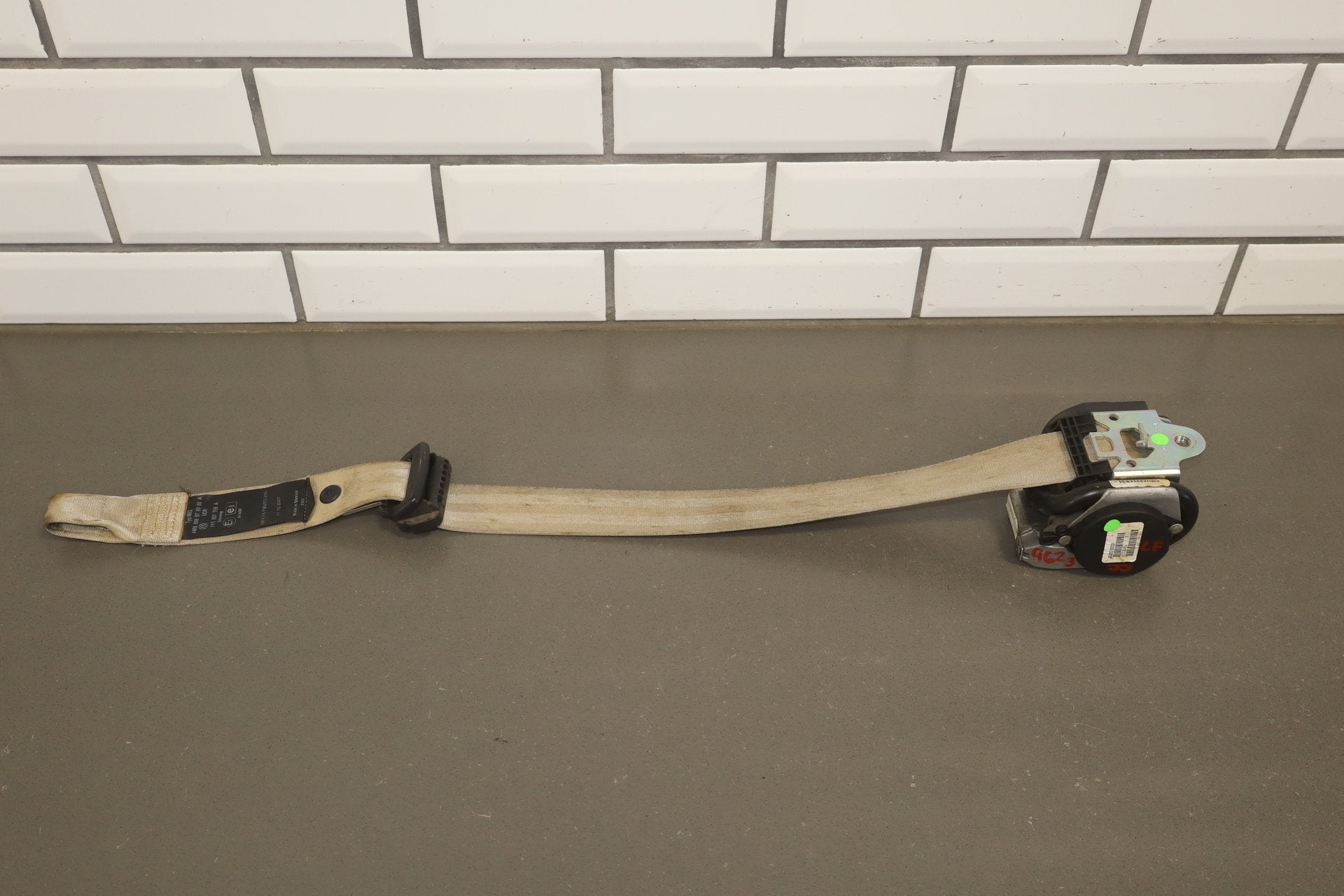 2003-2010 Volkswagen Beetle SE Left Front Seat Belt Black LN