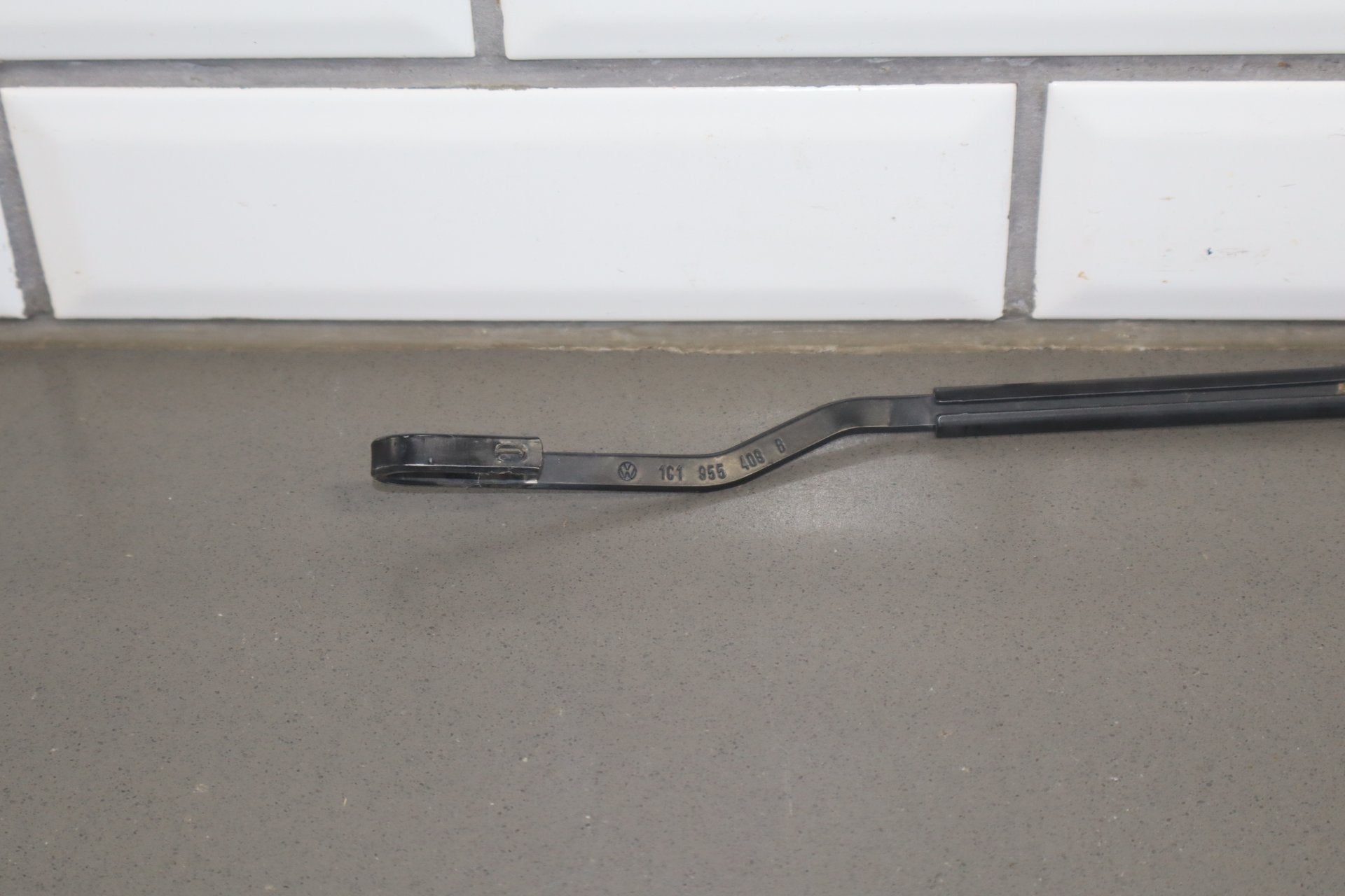 2003-2010 Volkswagen Beetle SE Wiper Arm Pair