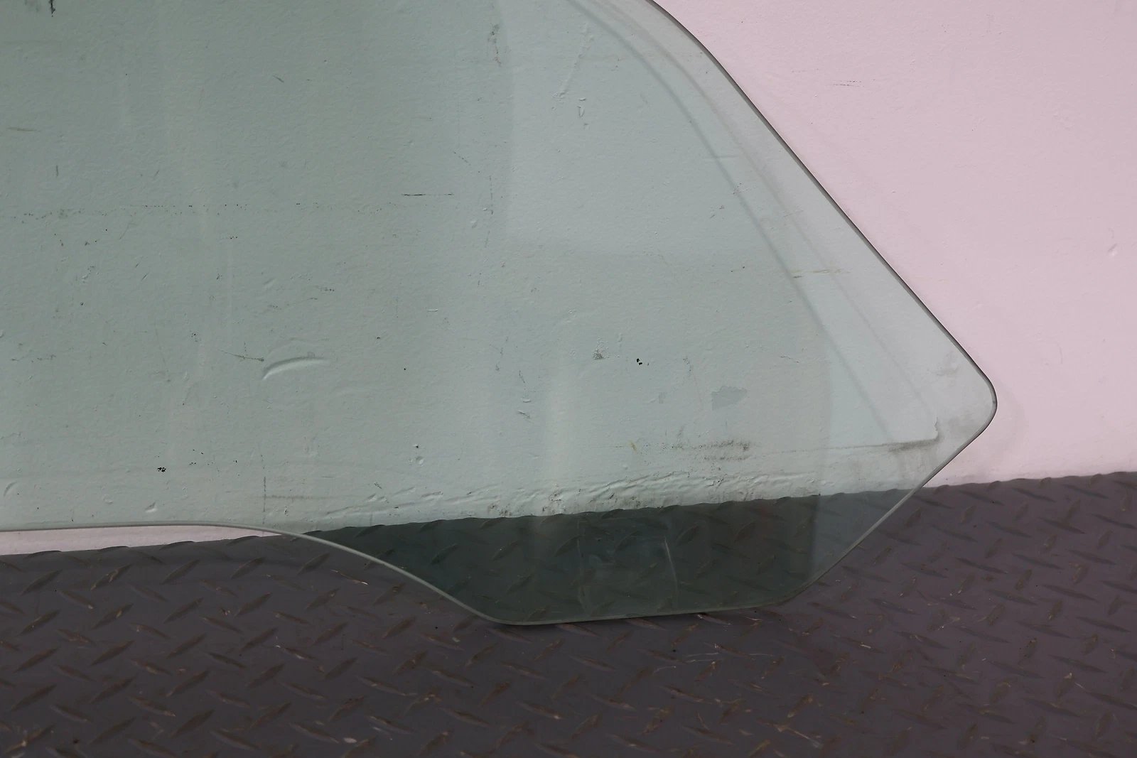 2003 Chevrolet Corvette- FRONT DOOR GLASS/WINDOW