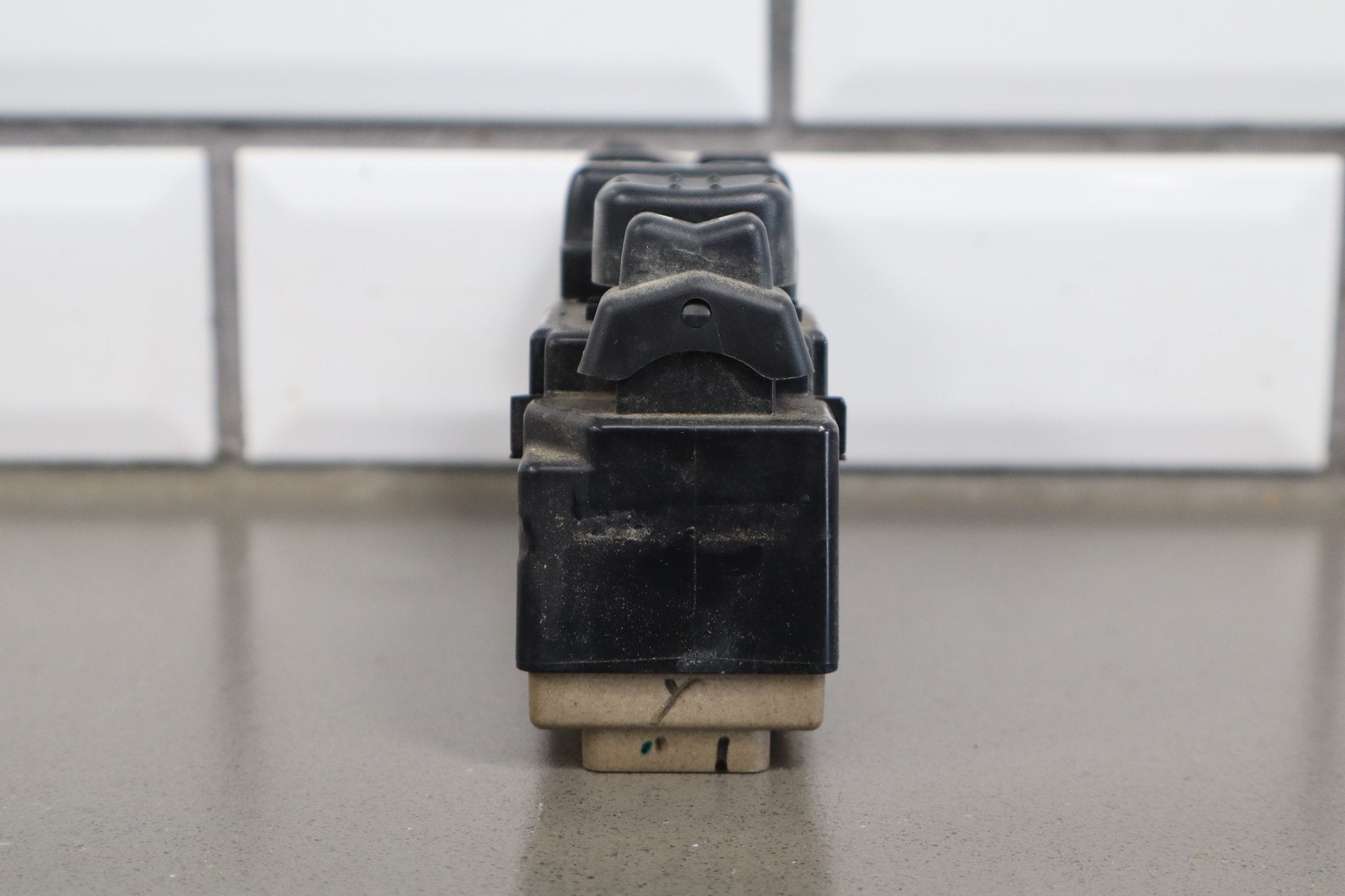 2003 Chevrolet Silverado 2500 Crew Cab Left Front Window Switch OEM