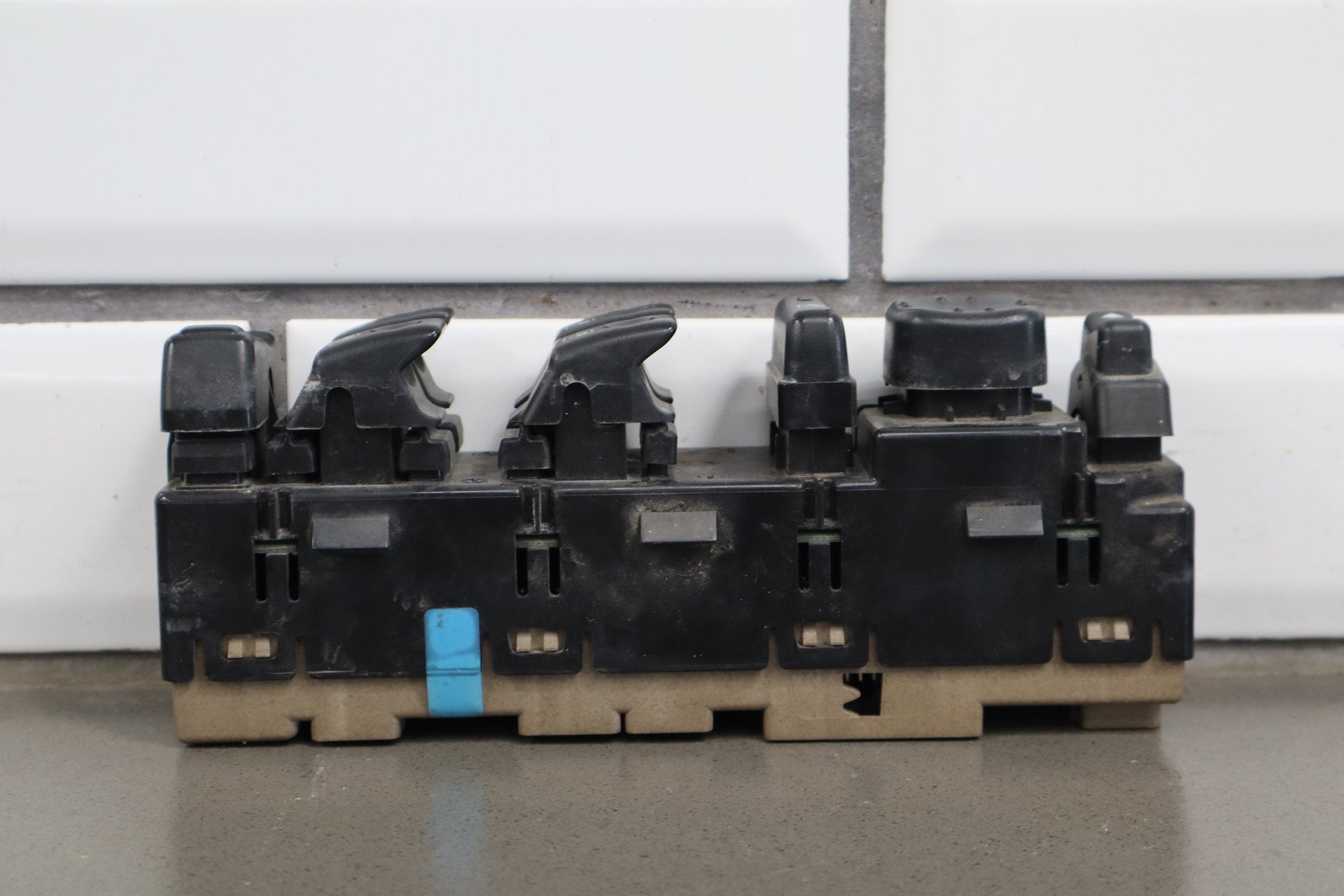 2003 Chevrolet Silverado 2500 Crew Cab Left Front Window Switch OEM