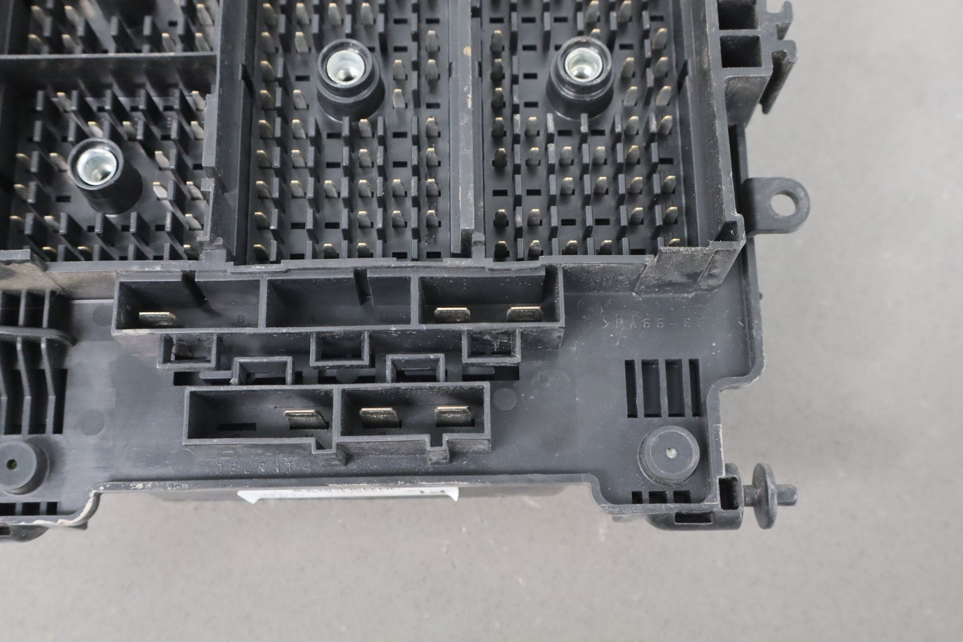 2003 Chevrolet Silverado 2500 GMT800 8.1L Underhood Engine Fuse Box 15811689