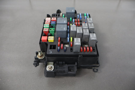 2003 Chevrolet Silverado 2500 GMT800 8.1L Underhood Engine Fuse Box 15811689