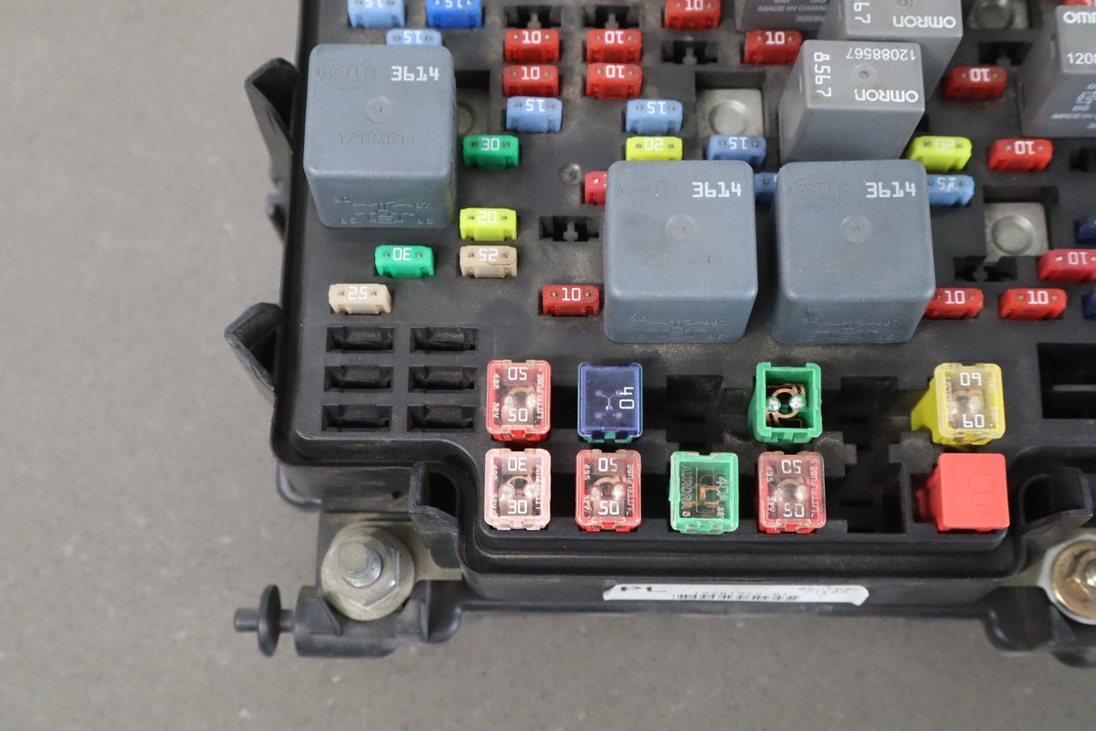 2003 Chevrolet Silverado 2500 GMT800 8.1L Underhood Engine Fuse Box 15811689
