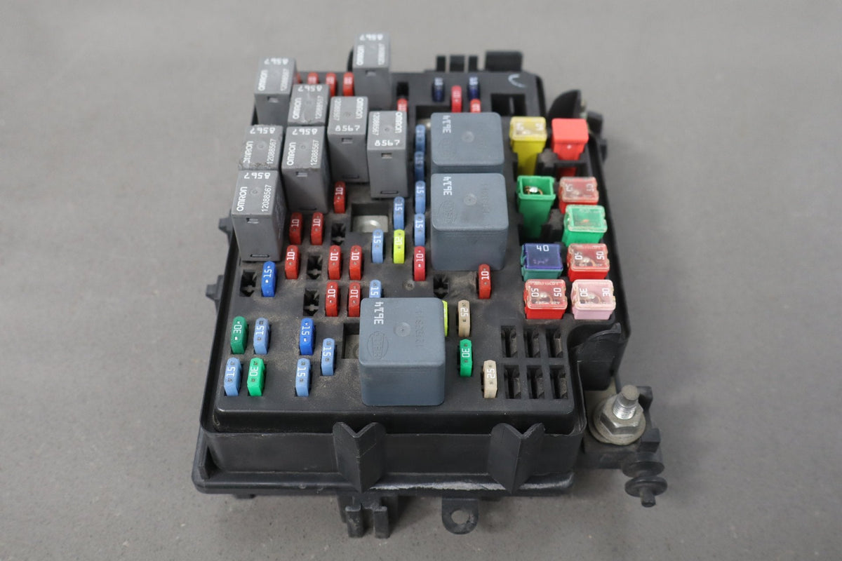 2003 Chevrolet Silverado 2500 GMT800 8.1L Underhood Engine Fuse Box 15811689