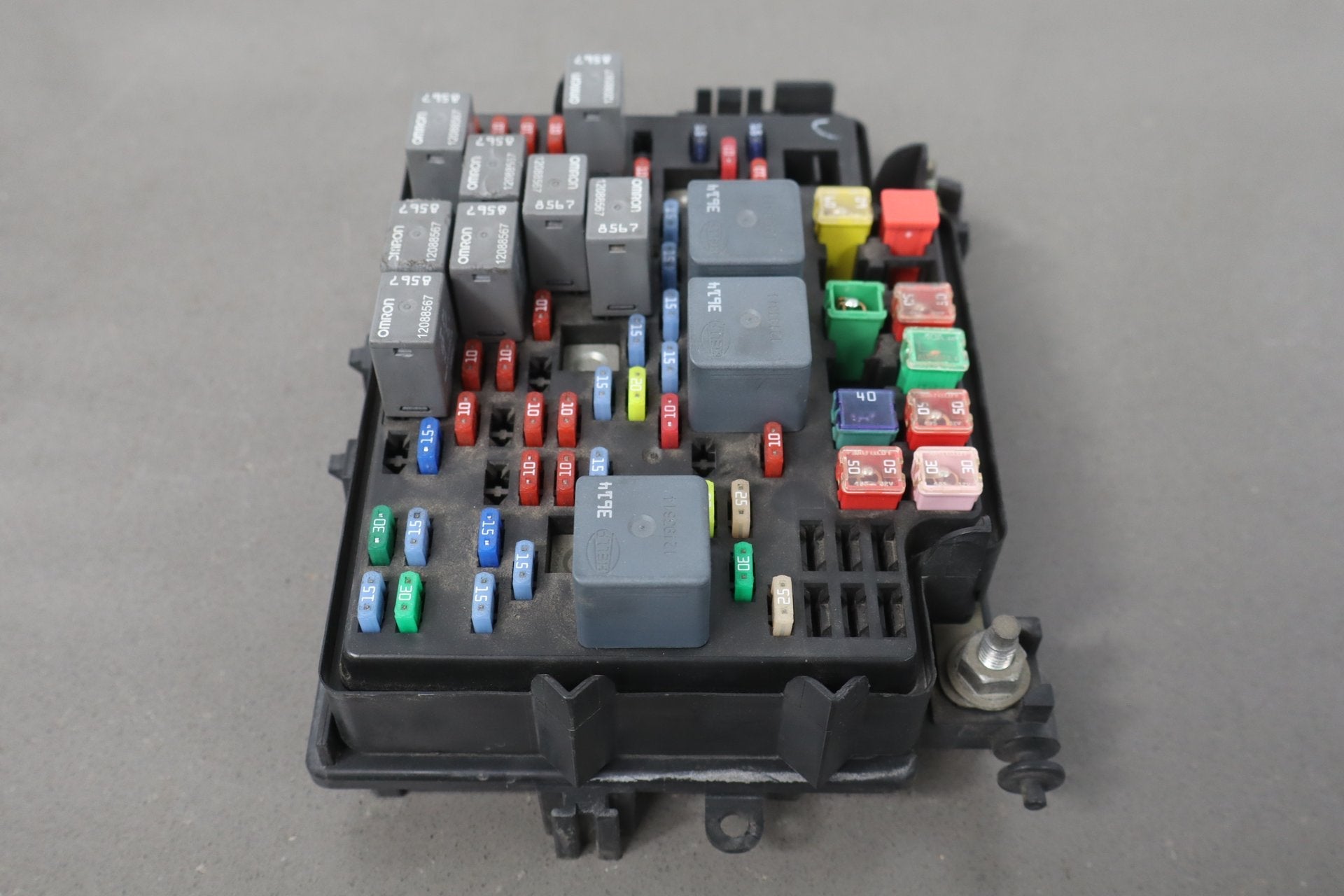 2003 Chevrolet Silverado 2500 GMT800 8.1L Underhood Engine Fuse Box 15811689