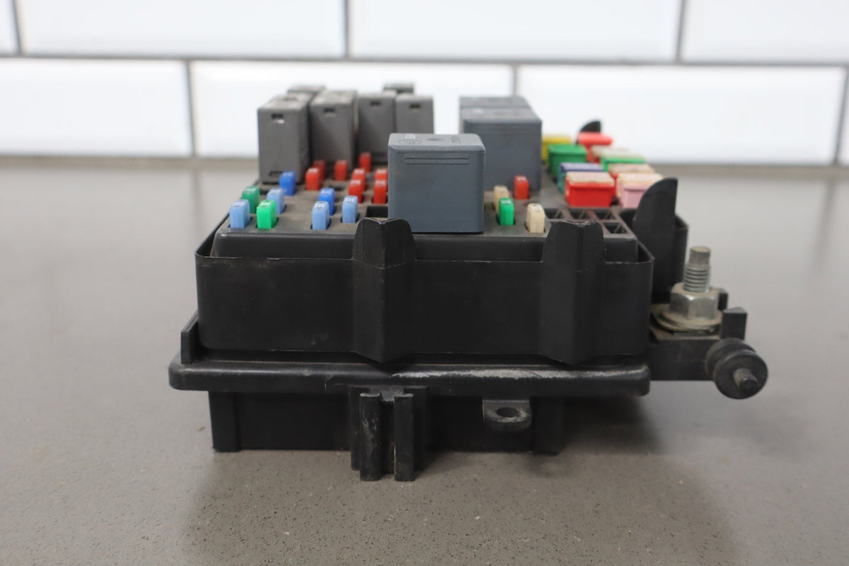 2003 Chevrolet Silverado 2500 GMT800 8.1L Underhood Engine Fuse Box 15811689