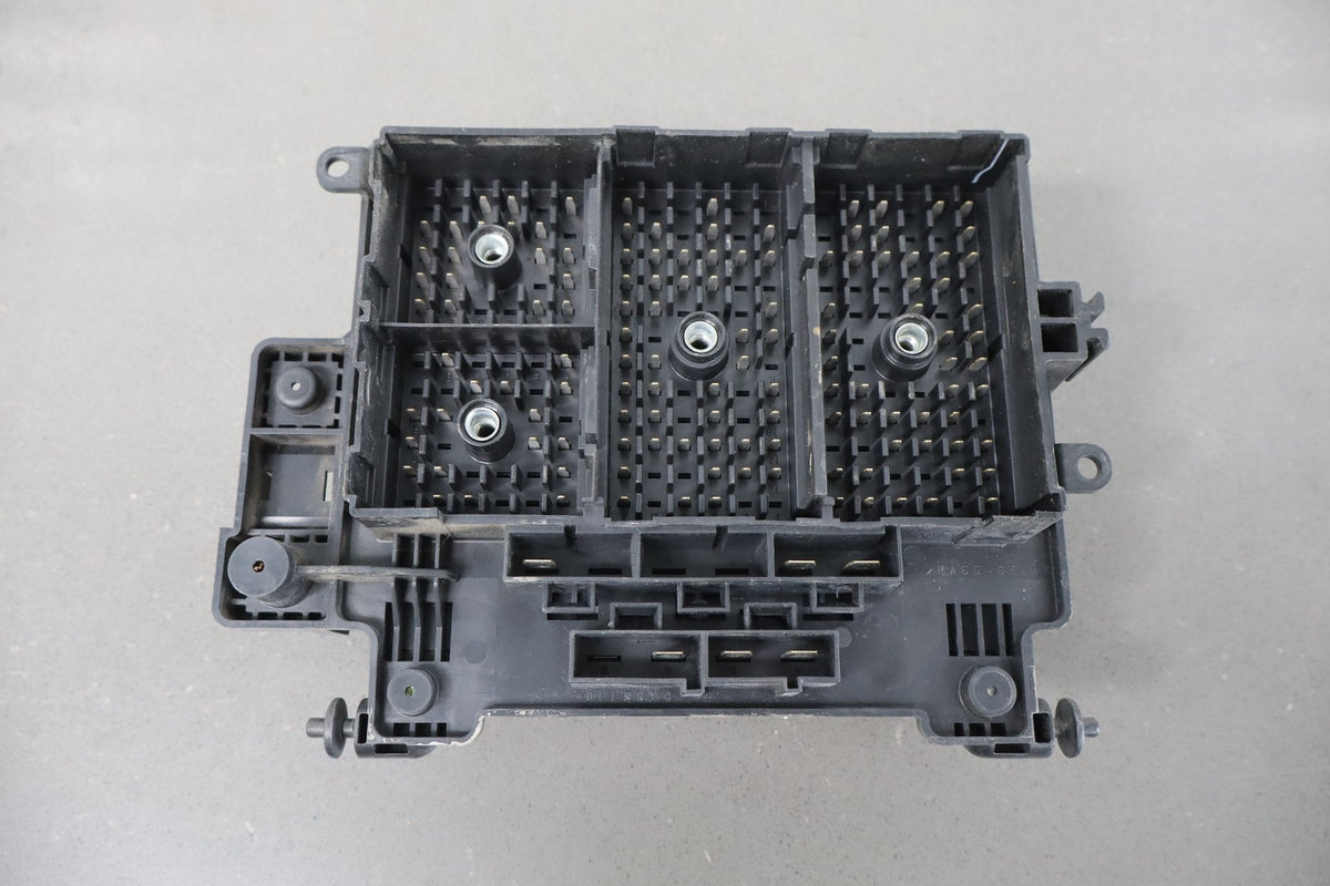 2003 Chevrolet Silverado 2500 GMT800 8.1L Underhood Engine Fuse Box 15811689