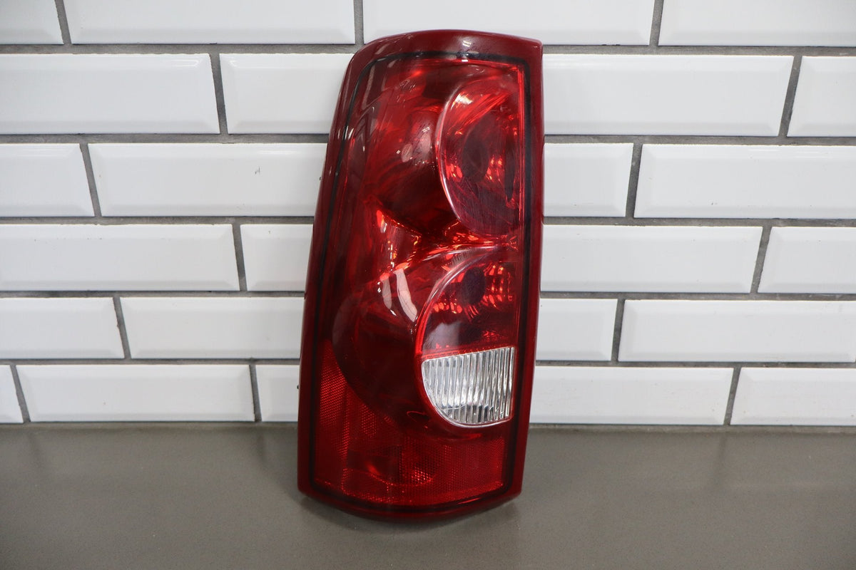 2003 Chevrolet Silverado 2500 Left Tail Light 19169003 OEM