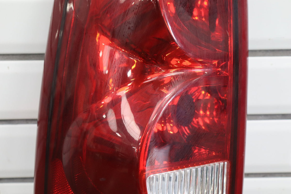 2003 Chevrolet Silverado 2500 Left Tail Light 19169003 OEM