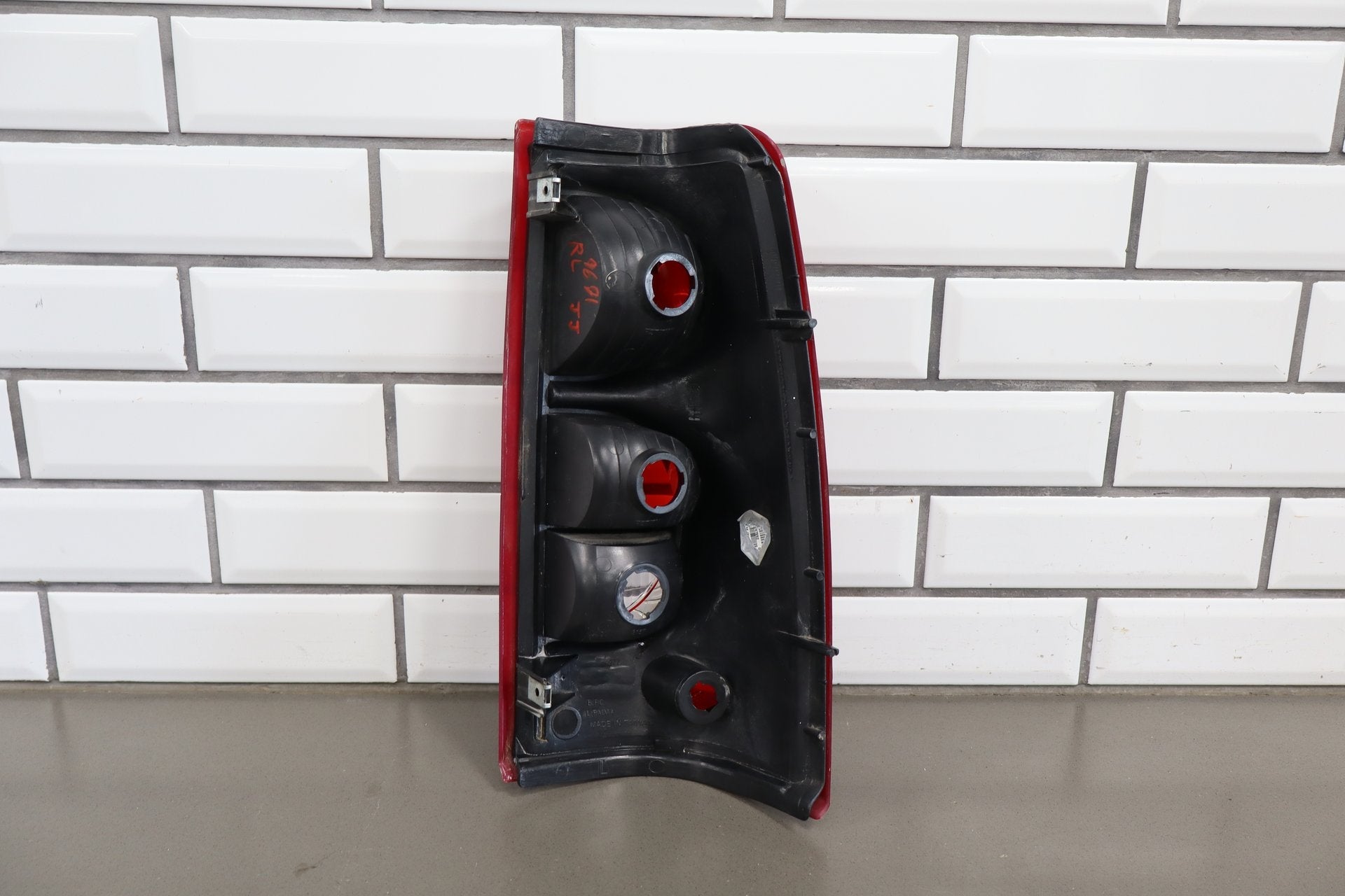 2003 Chevrolet Silverado 2500 Left Tail Light 19169003 OEM