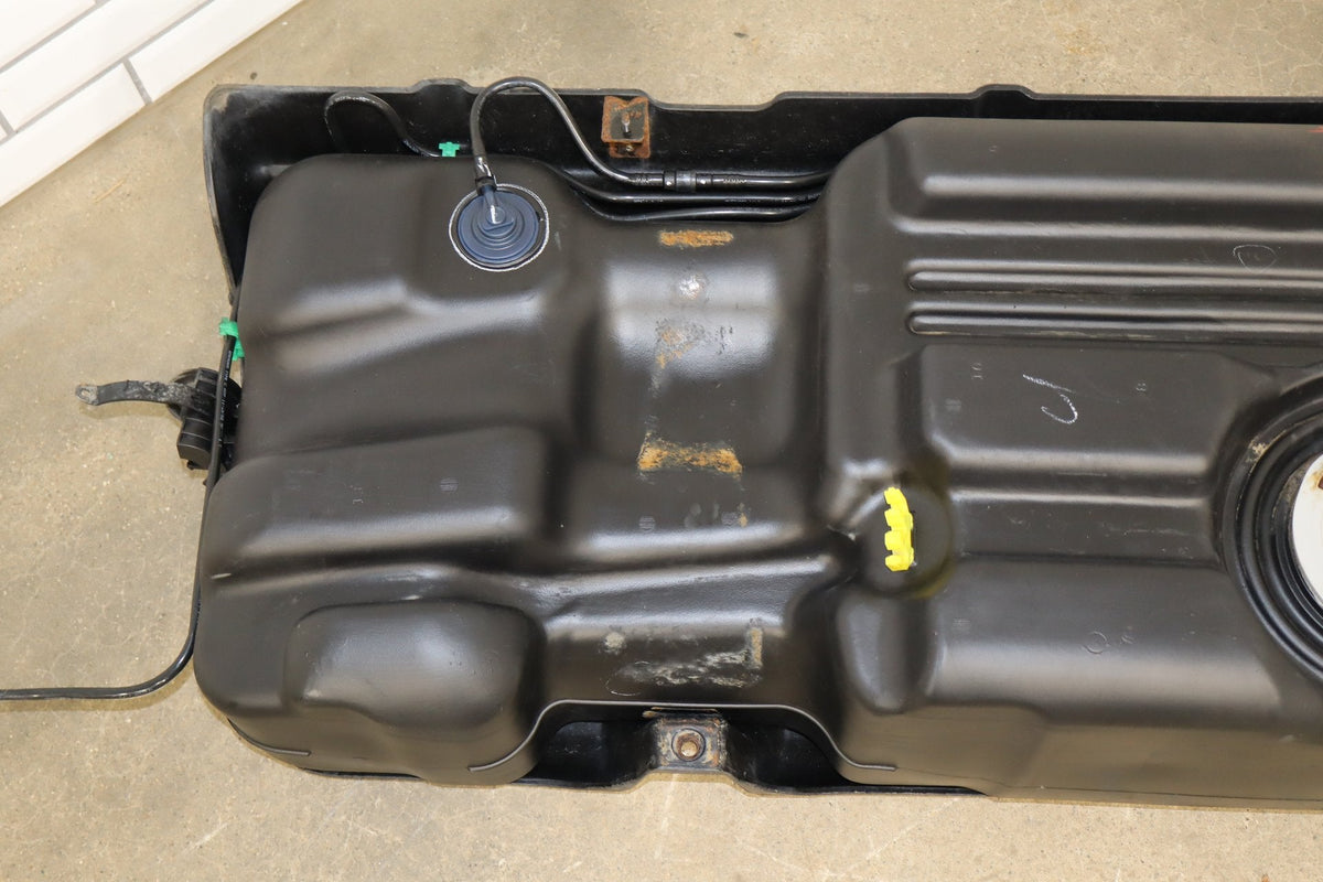 2003 Hummer H2 32 Gallon Fuel Tank 15203679 W/ Skid Plate - No Fuel Pump