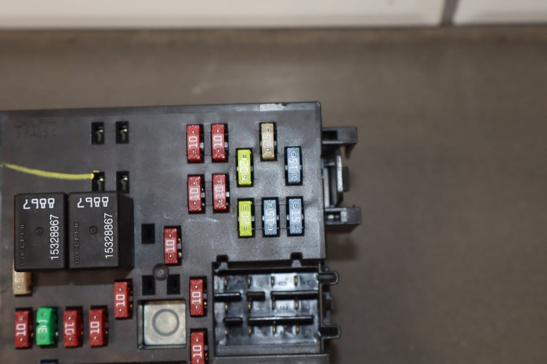 2003 Hummer H2 Cabin Fuse Box 15058033 OEM