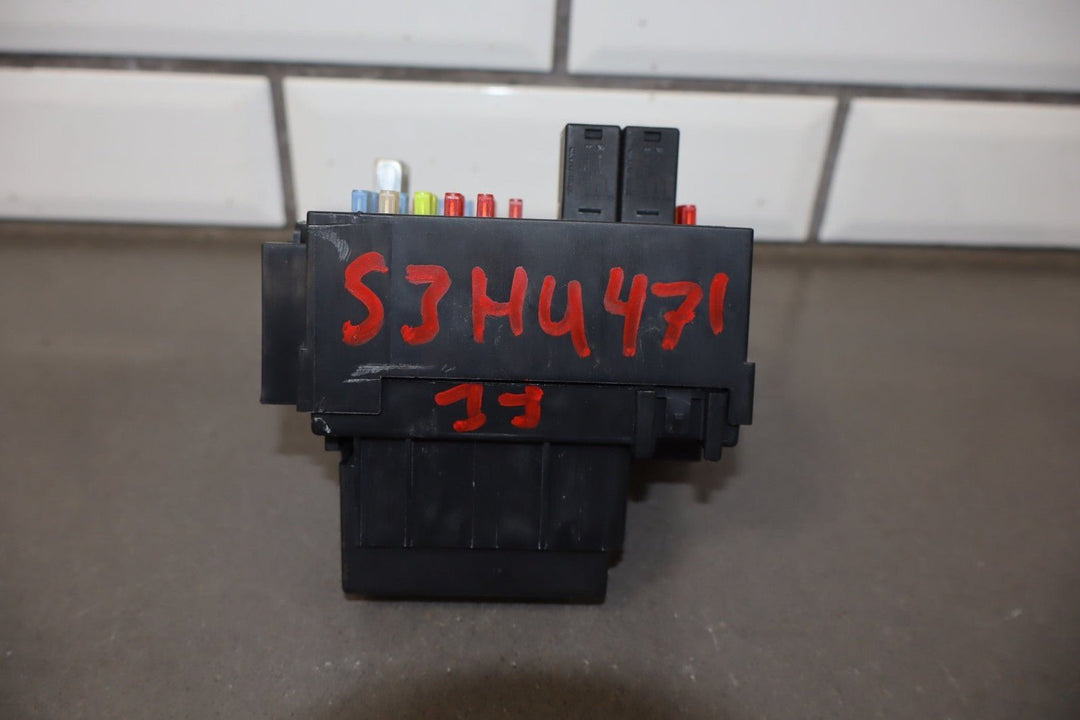 2003 Hummer H2 Cabin Fuse Box 15058033 OEM