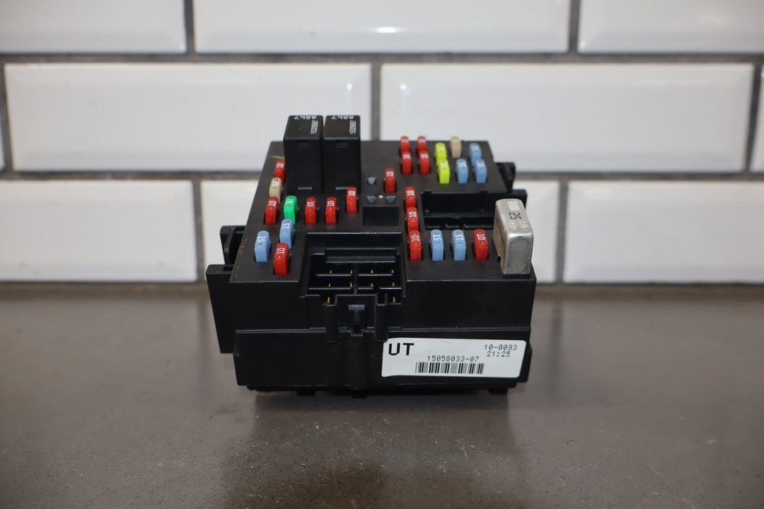 2003 Hummer H2 Cabin Fuse Box 15058033 OEM