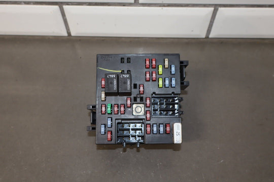 2003 Hummer H2 Cabin Fuse Box 15058033 OEM