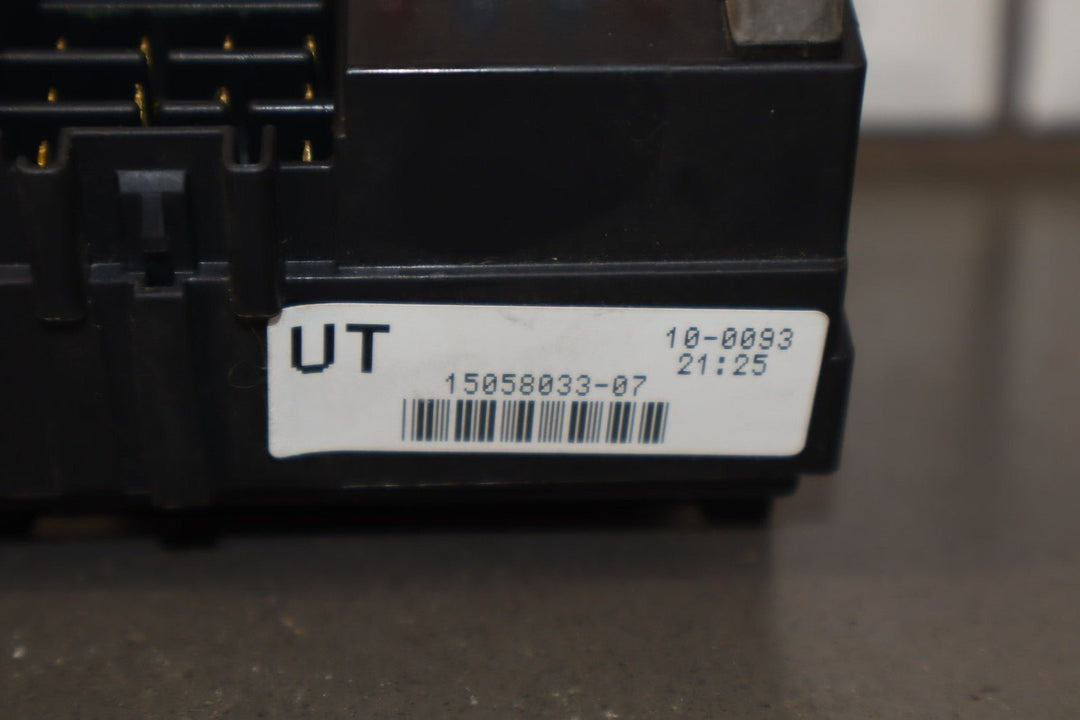2003 Hummer H2 Cabin Fuse Box 15058033 OEM