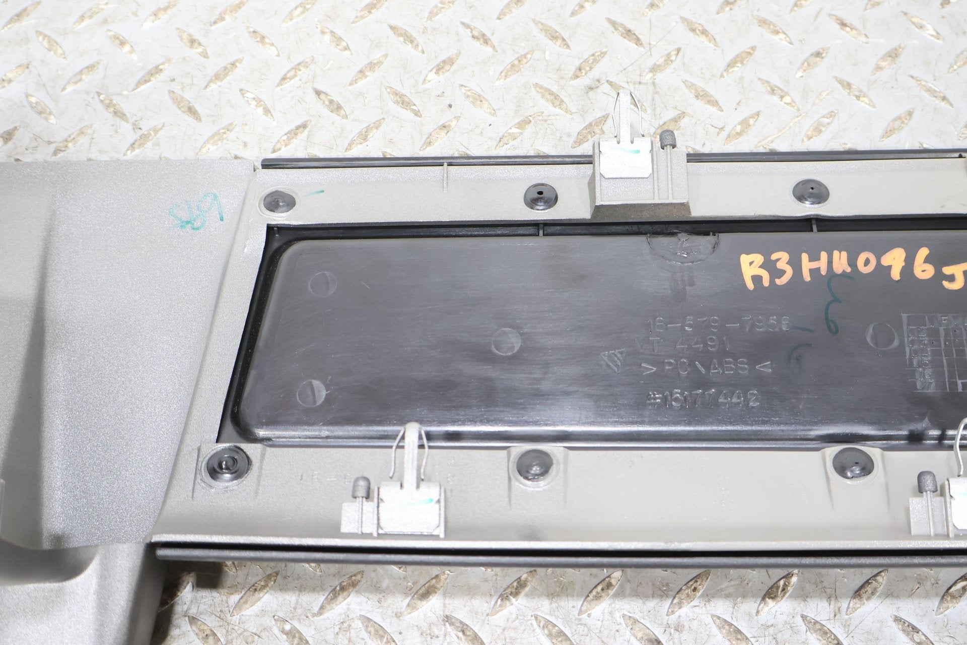 2003 Hummer H2- Dash Vent