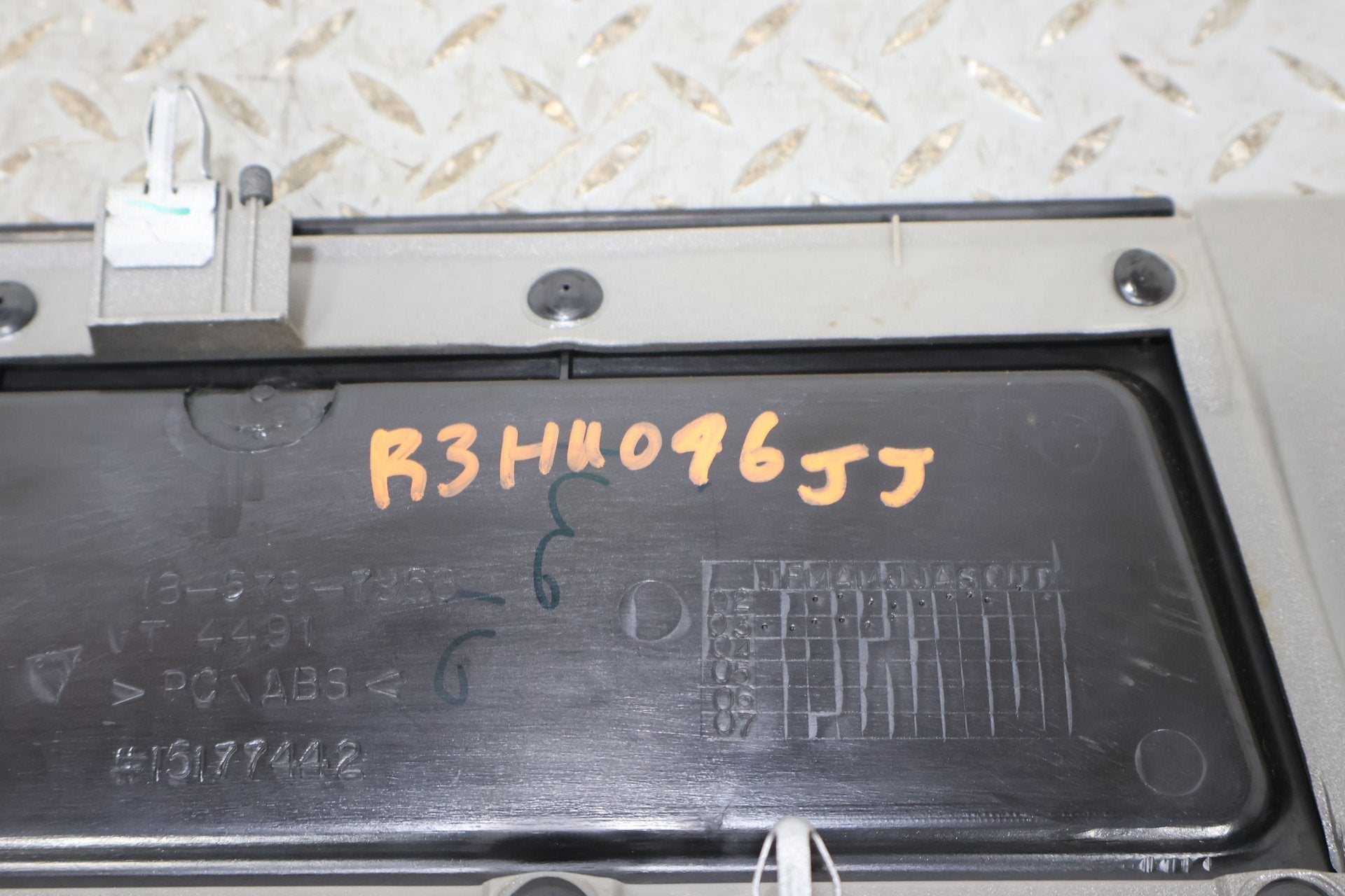 2003 Hummer H2- Dash Vent