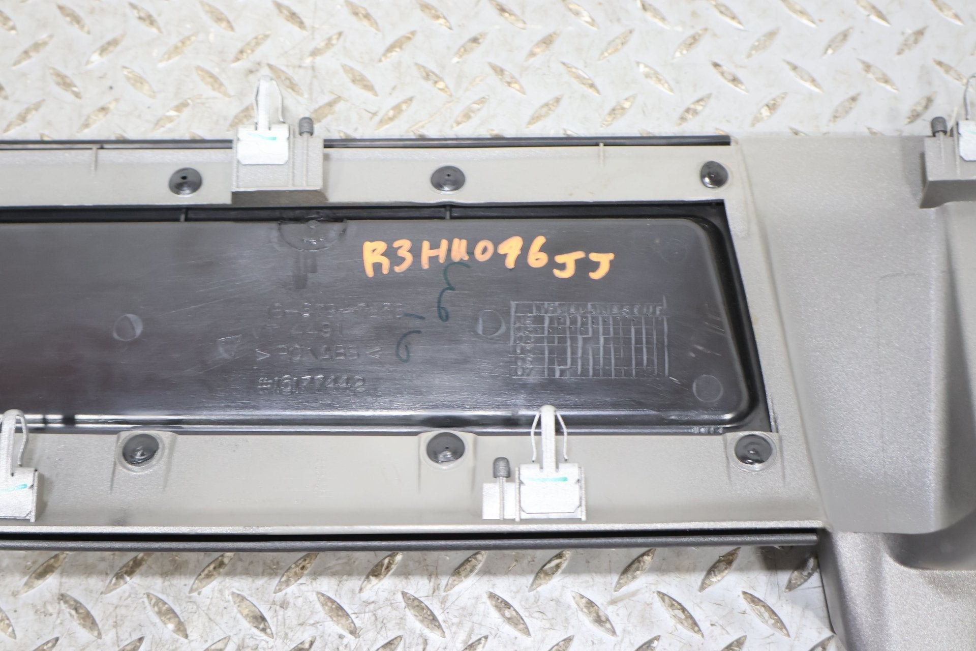 2003 Hummer H2- Dash Vent