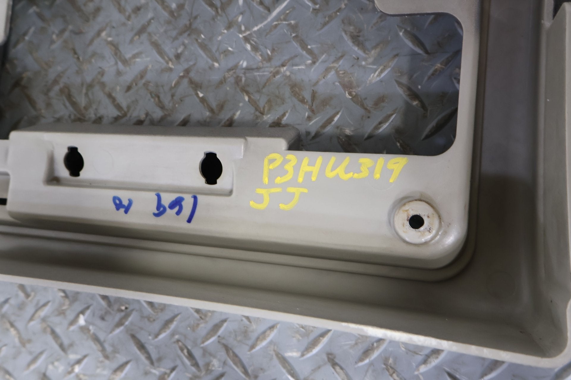 2003 Hummer H2- Front Console