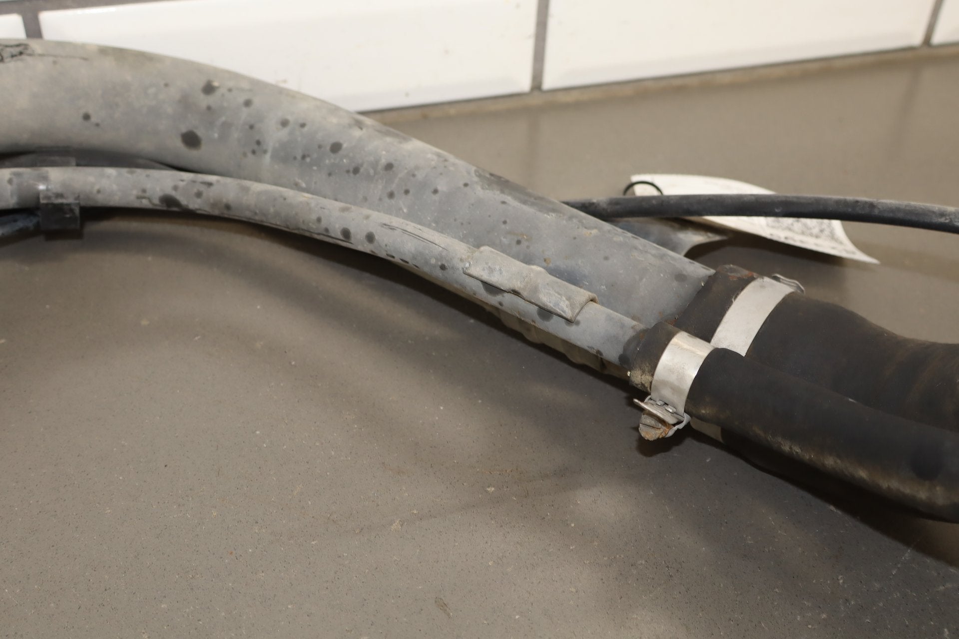 2003 Hummer H2- Fuel Filler Neck 15191438
