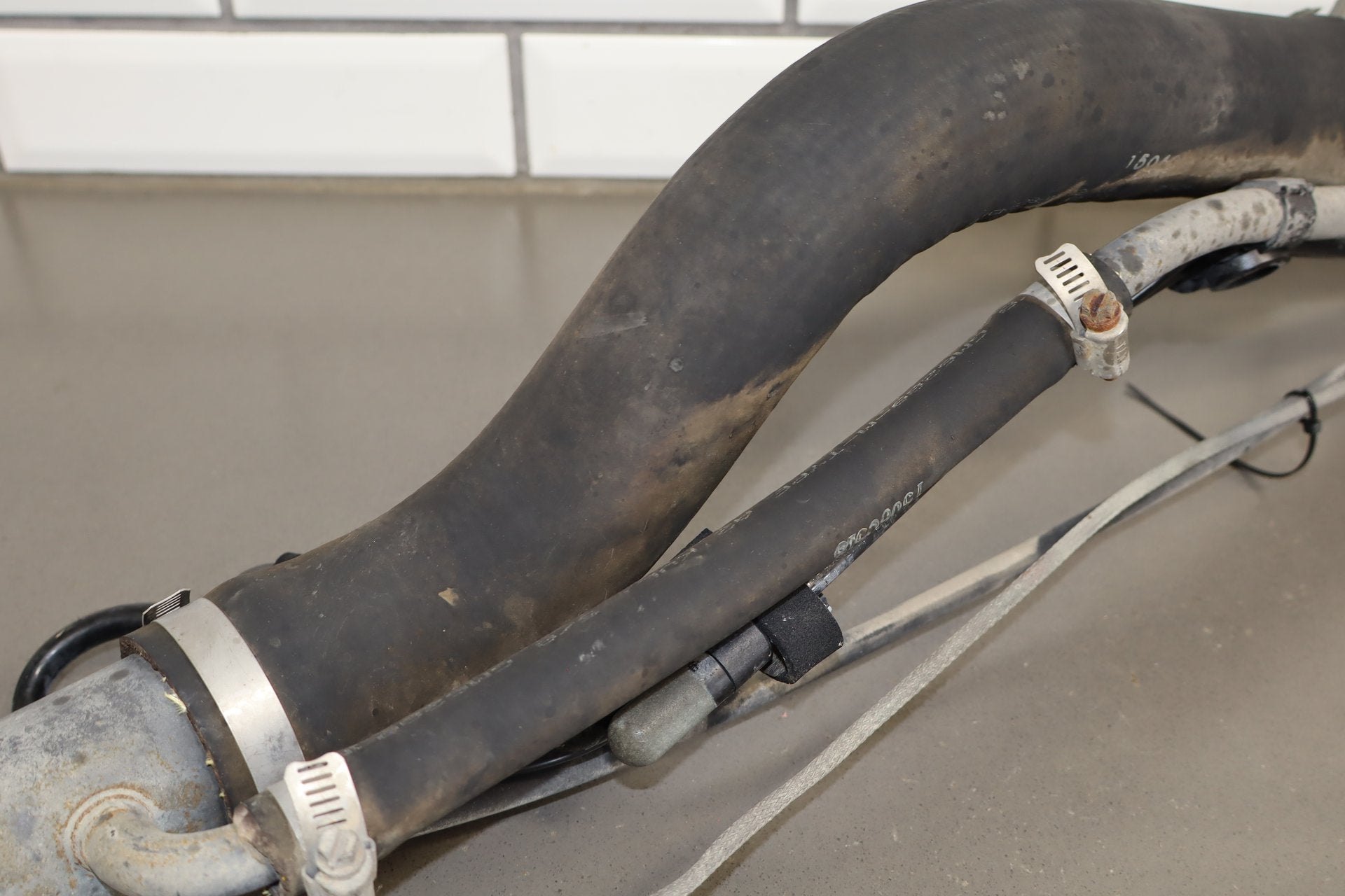 2003 Hummer H2- Fuel Filler Neck 15191438