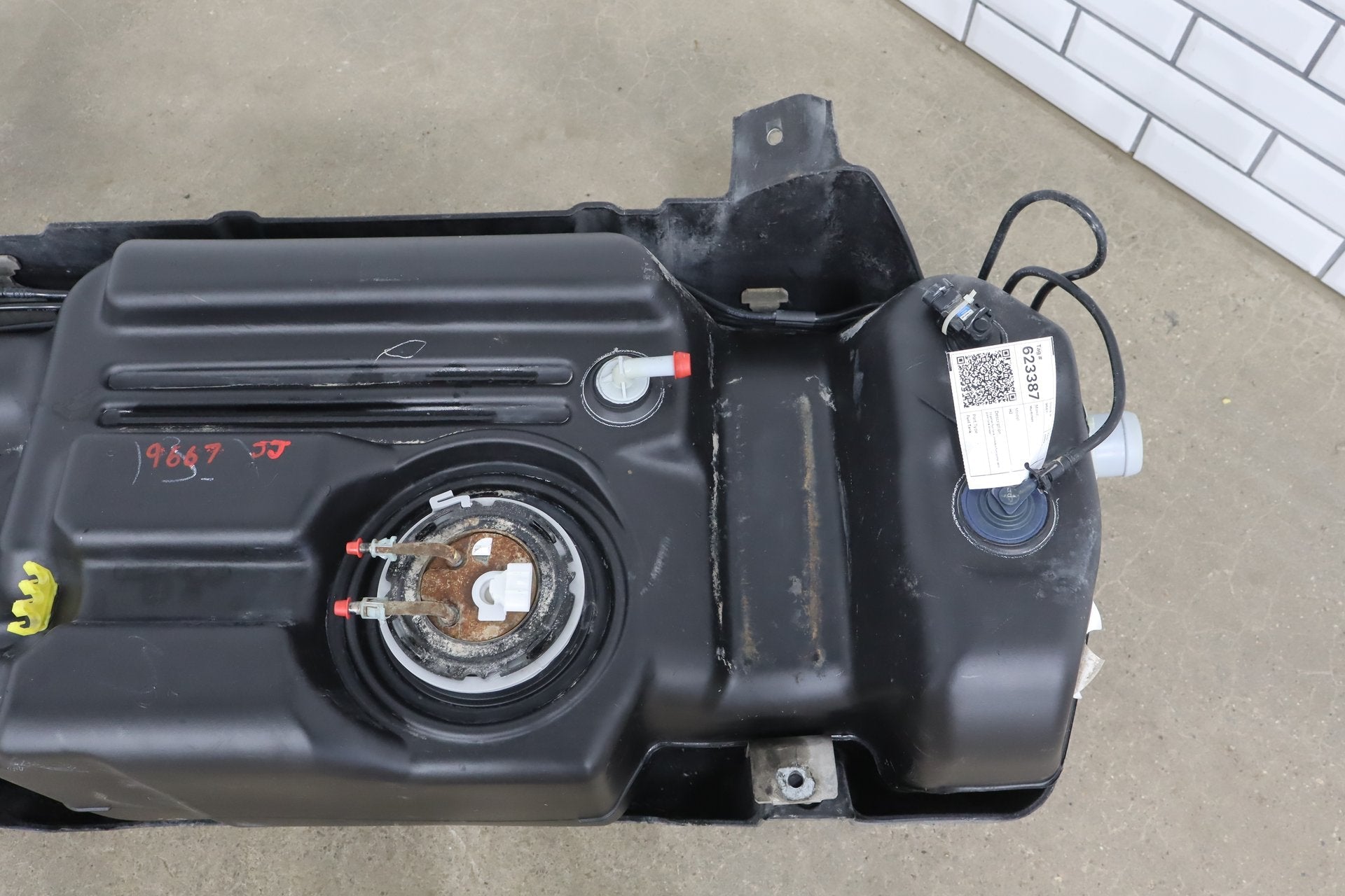 2003 Hummer H2- Fuel Tank 15203679