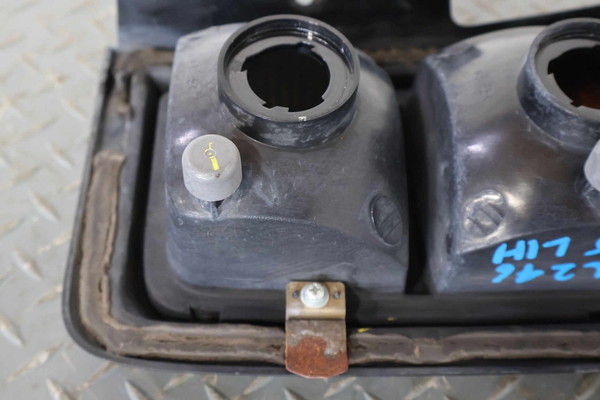 2003 Hummer H2- TAIL LIGHT ASSEMBLY