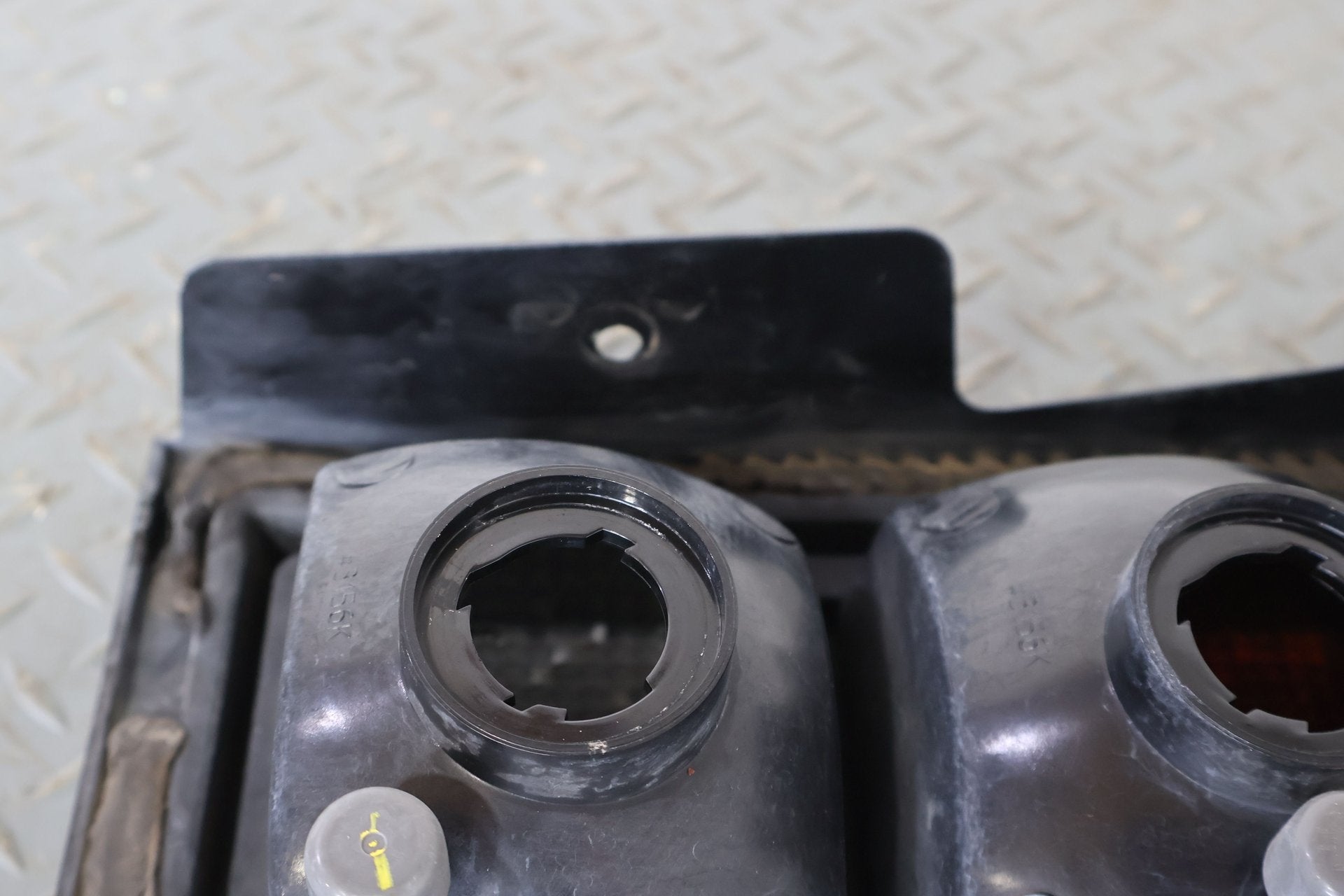 2003 Hummer H2- TAIL LIGHT ASSEMBLY
