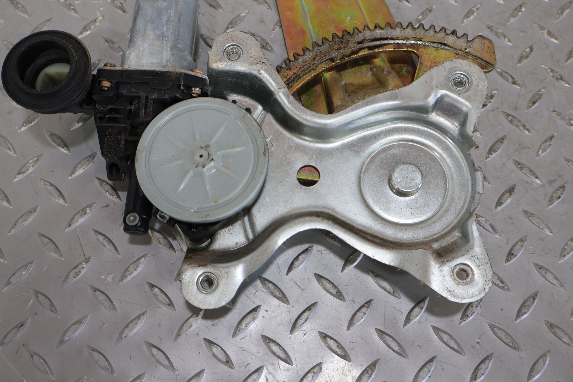 2003 Lexus GX470- SIDE/REAR/CARGO REGULATOR