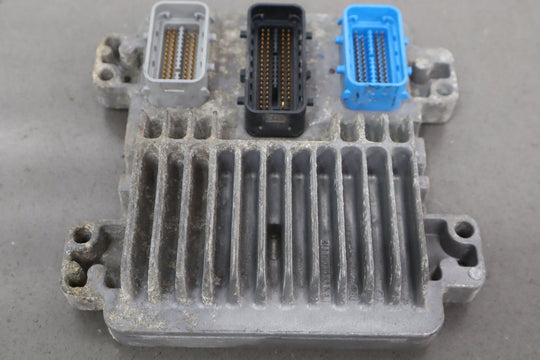 2004 - 2005 Chevy Silverado Sierra 6.6L Diesel ECM PCM Engine Module 15292913